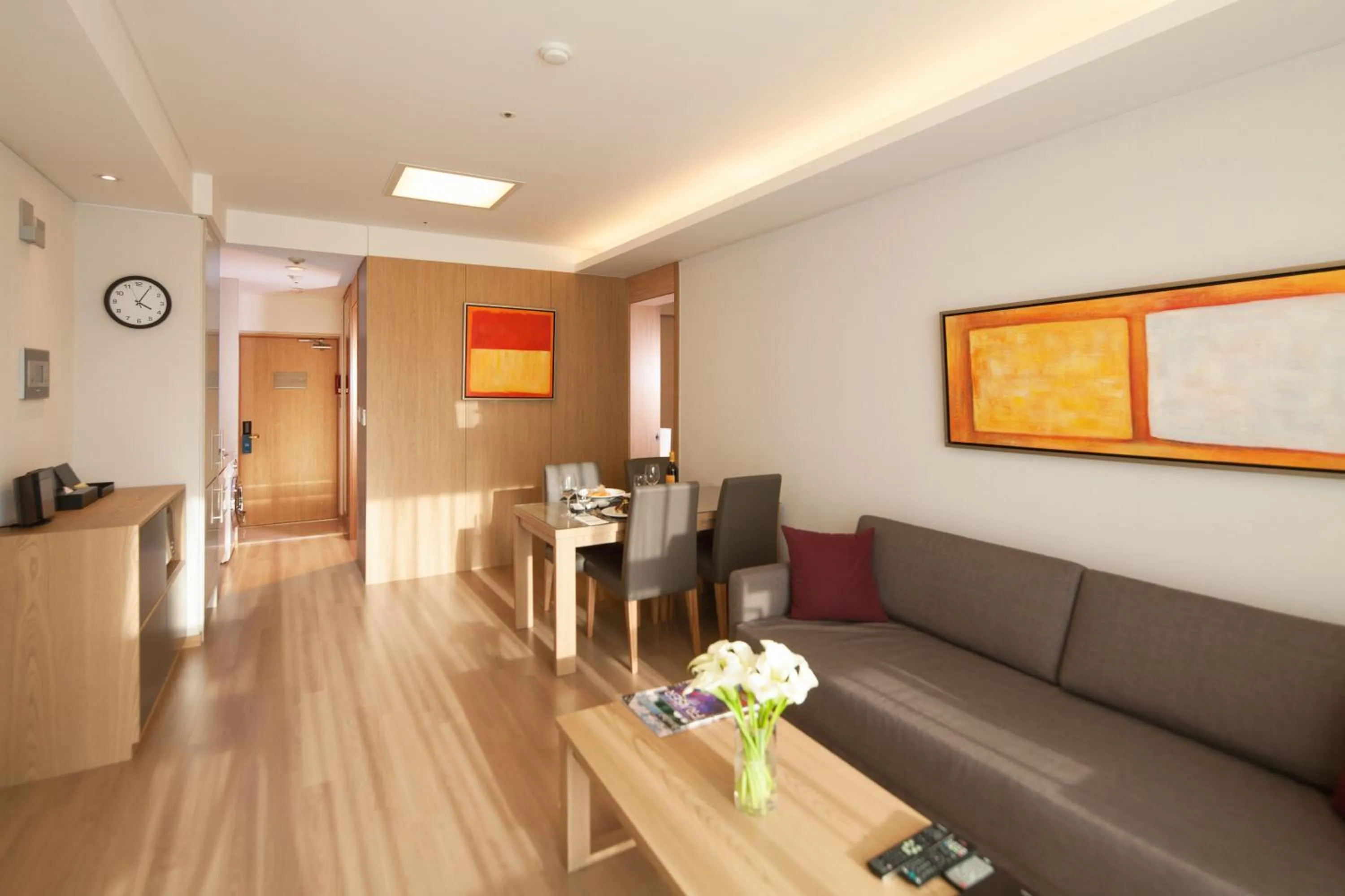 Deluxe One-Bedroom Apartment in Fraser Place Central Seoul