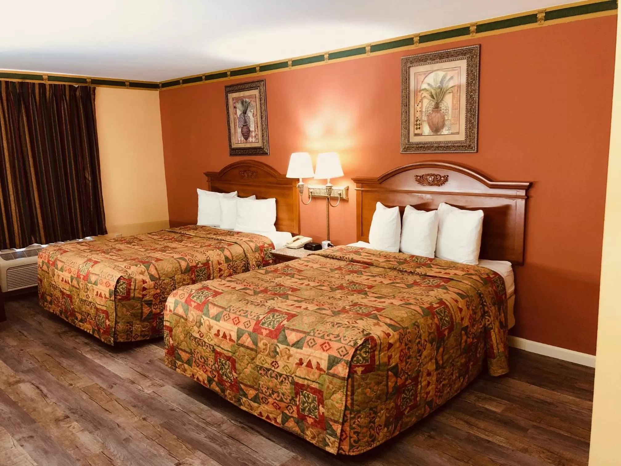 Standard Queen Room in Mountain inn & suites - Dunlap TN