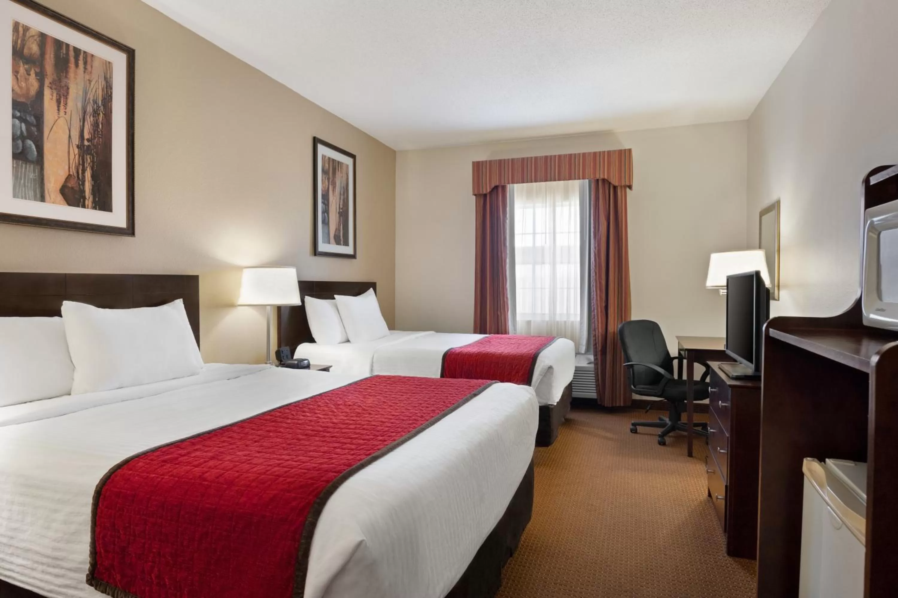 Queen Room with Two Queen Beds - Non-Smoking in Ramada by Wyndham Elizabethtown
