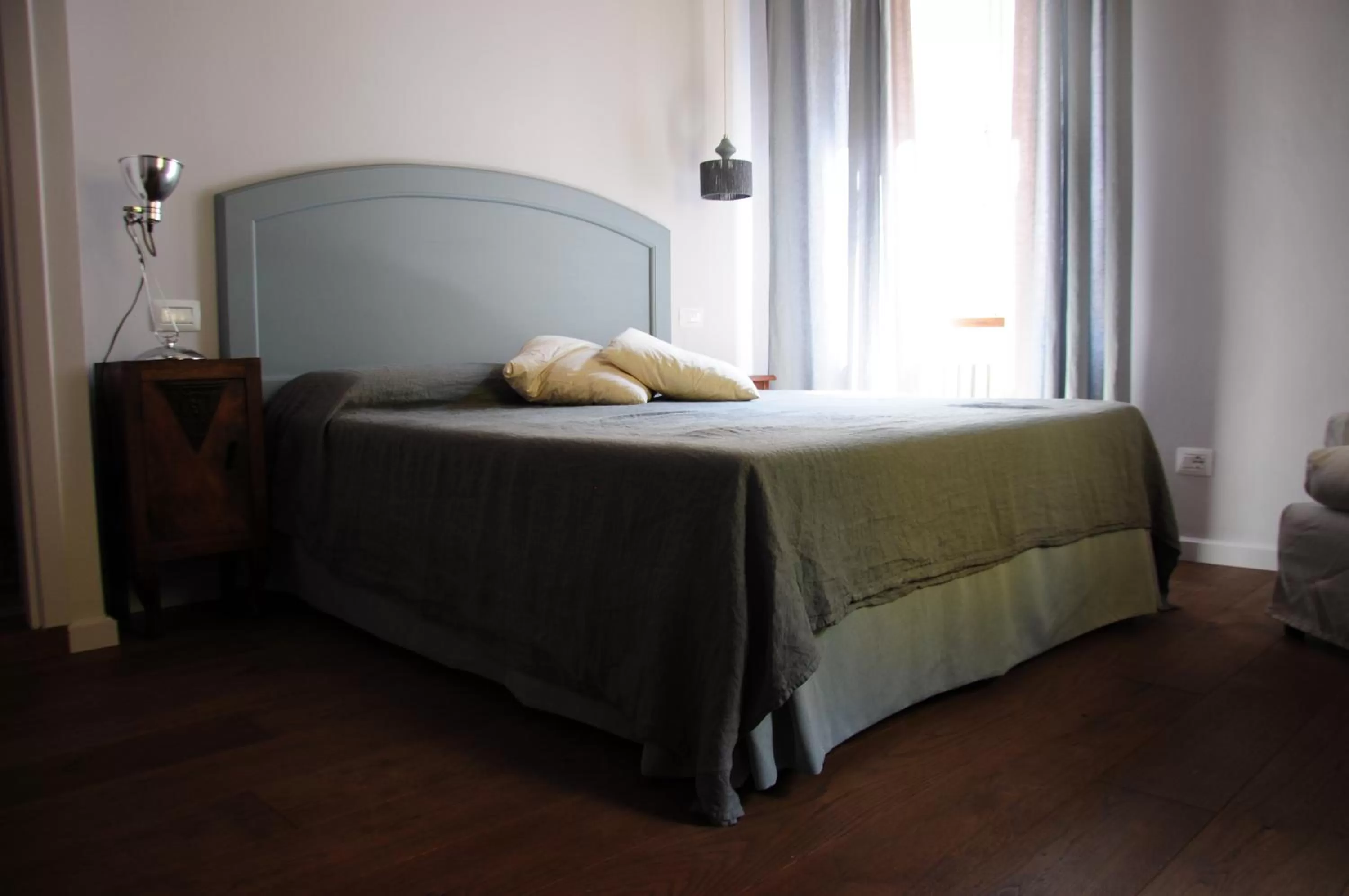 Large Double Room in Oberdan Ospitalita'