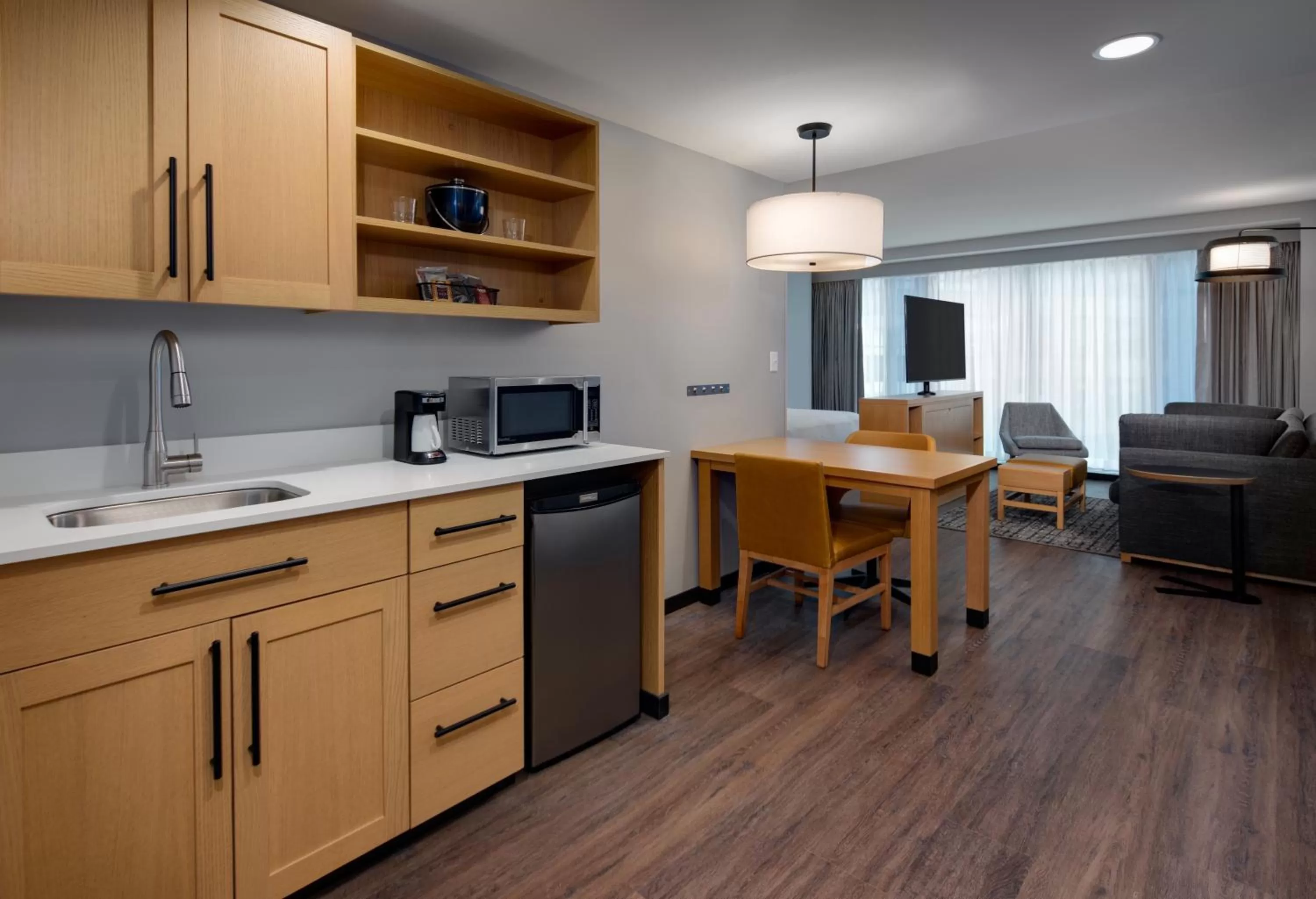 Specialty King Room with Kitchenette, Sofa Bed and Accessible Tub in Hyatt Place Boston/Seaport District