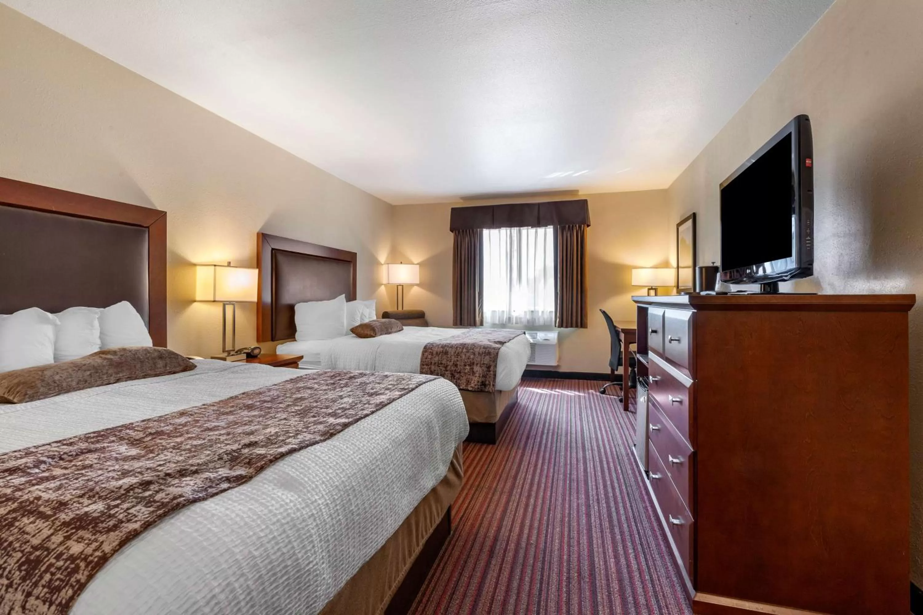 Queen Room with Two Queen Beds in Best Western PLUS Sparta Trail Lodge