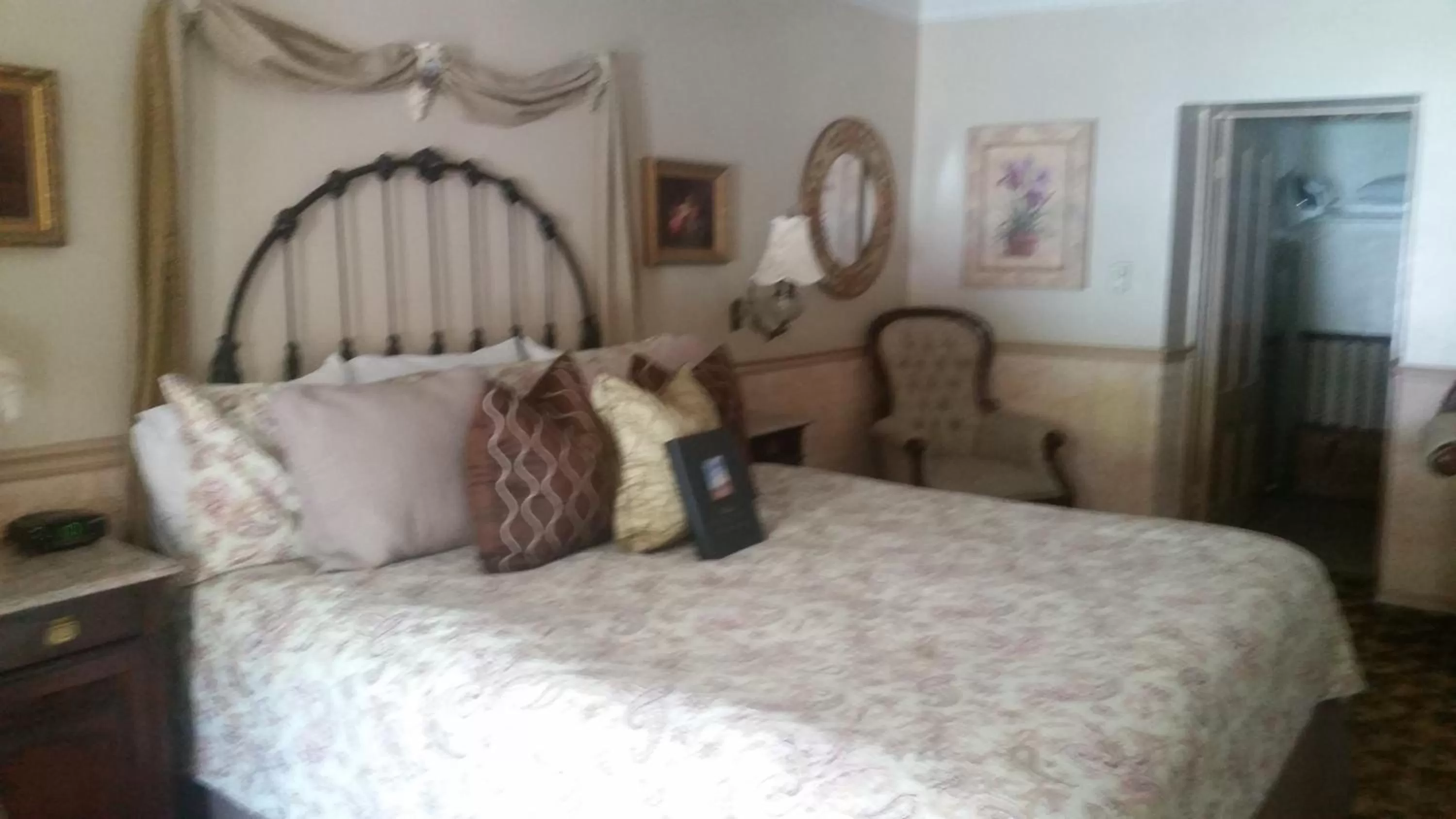 Standard King Room in Gunn House Hotel