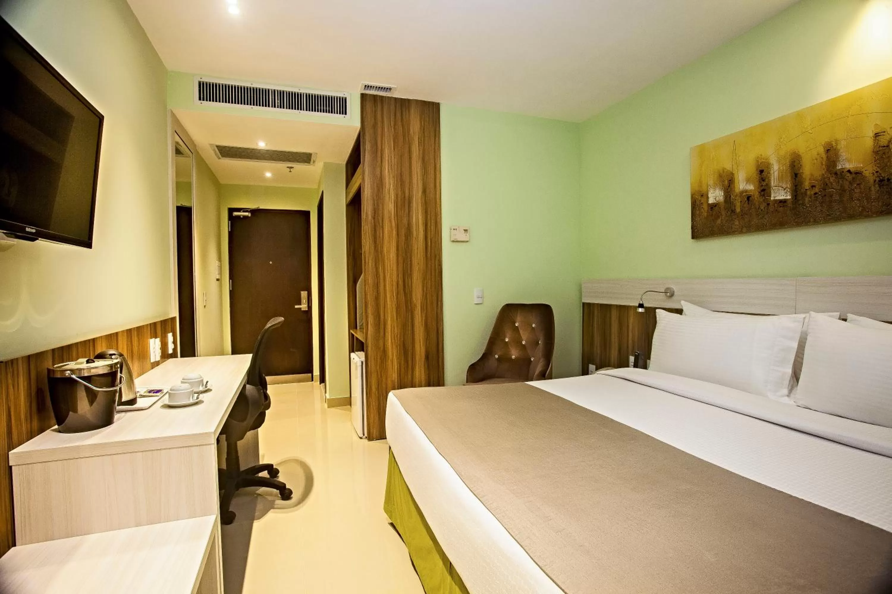 Standard King Room - single occupancy - Smoking in Holiday Inn Natal, an IHG Hotel