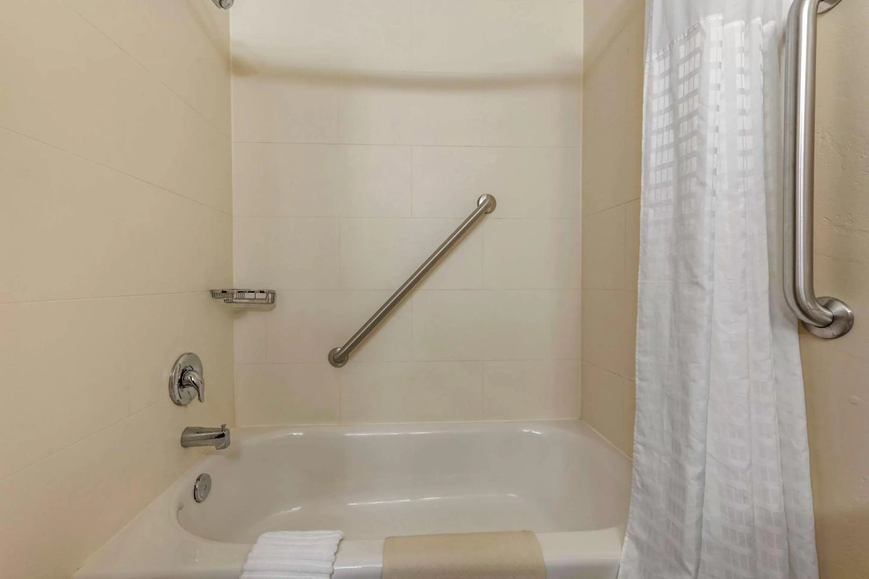 Queen Room with Two Queen Beds - Accessible/Non-Smoking  in Quality Inn Dover