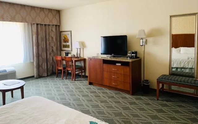 King Room with Mobility/Hearing Impaired Access - Non-Smoking in Wingate by Wyndham Elkins