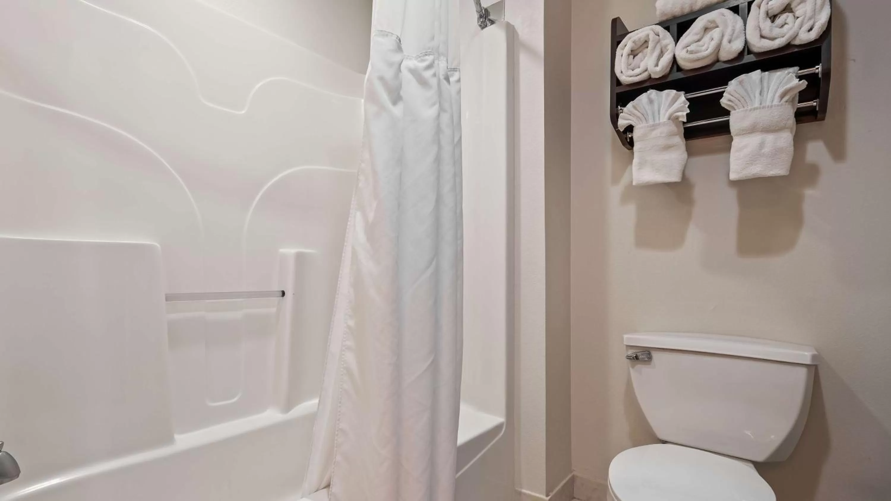 Queen Room with Two Queen Beds - Non-Smoking in Best Western Plus O'hare International South Hotel