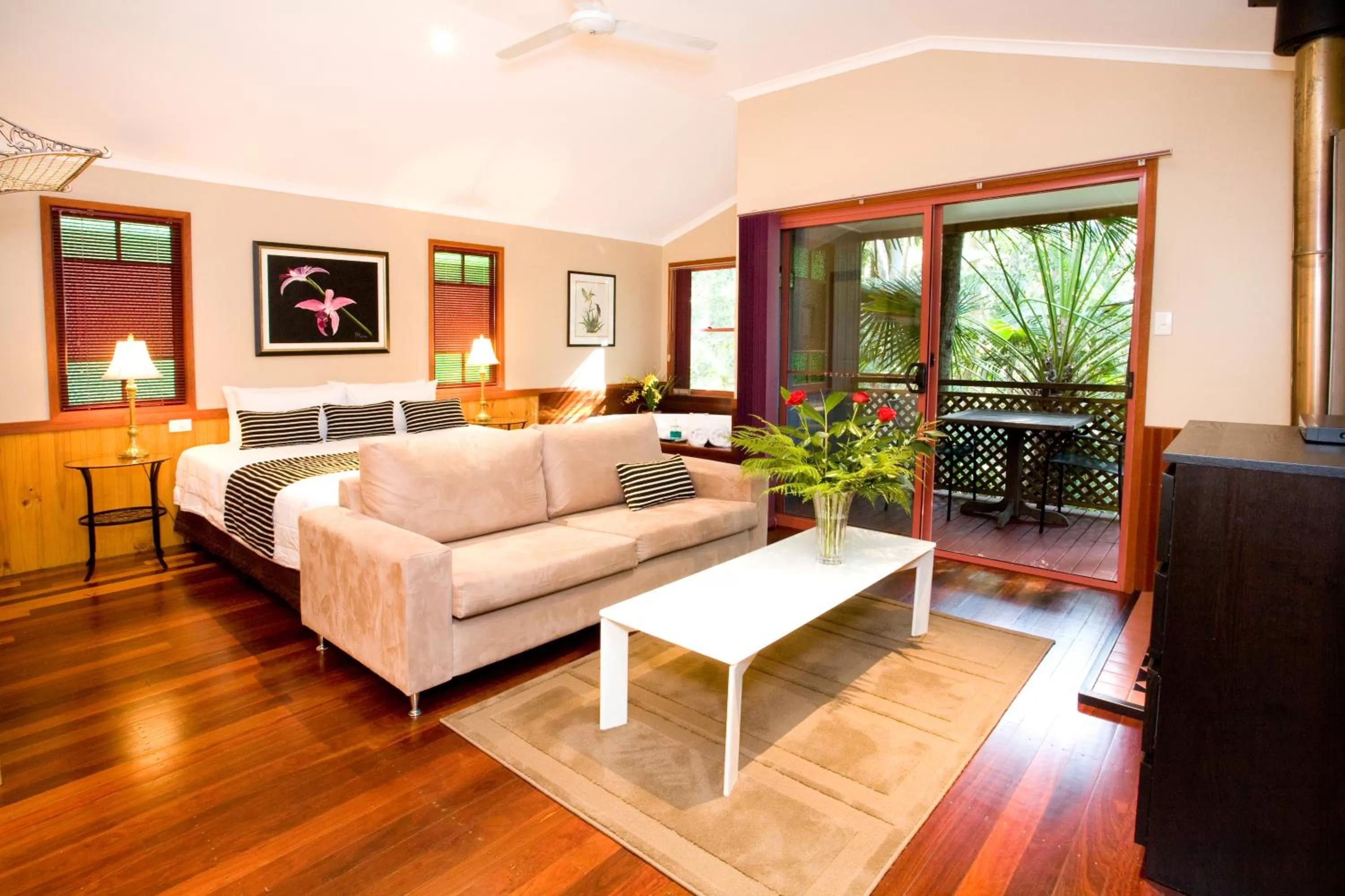 Standard Double Room Interlude in Amore On Buderim Rainforest Cabins