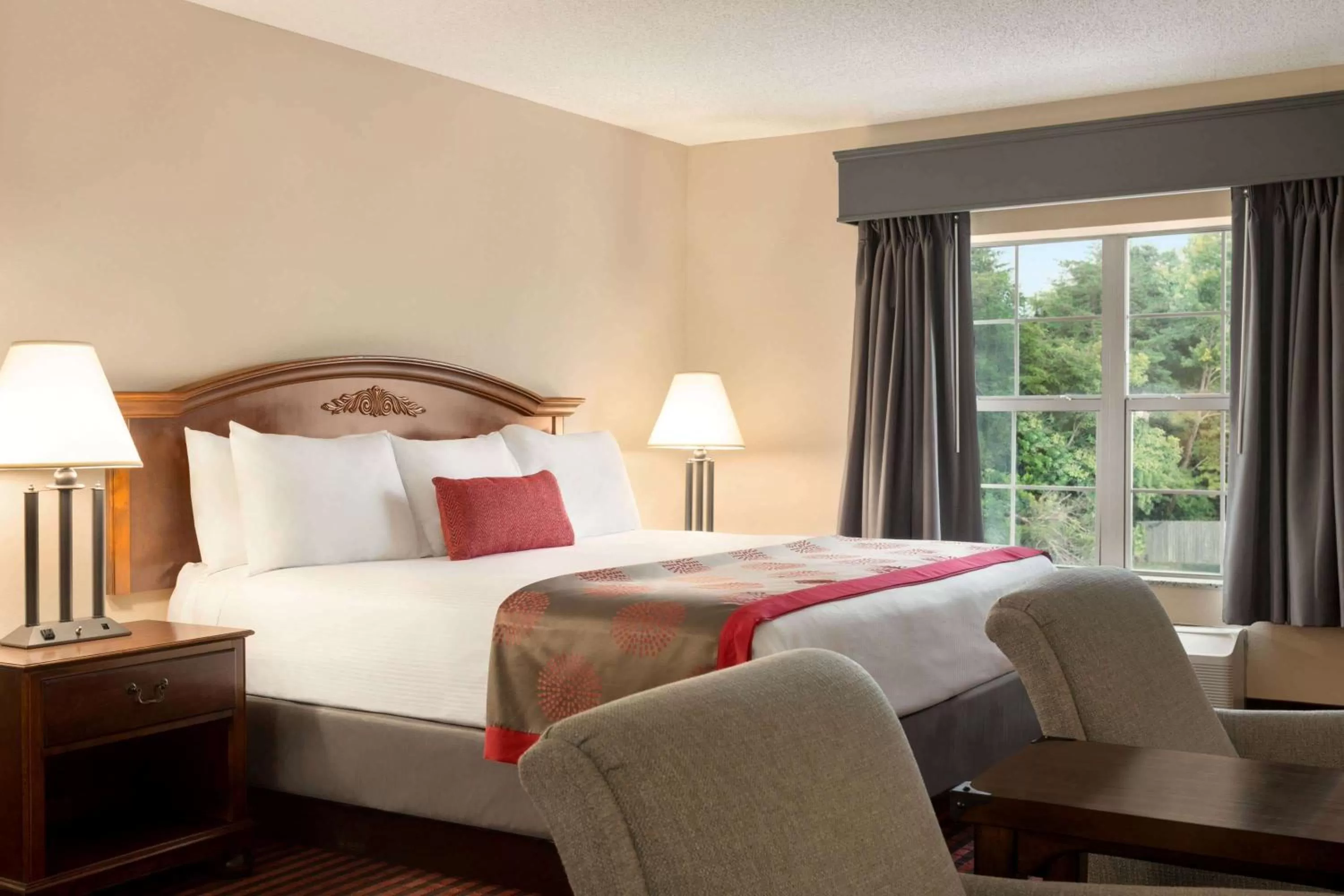 King Suite - Non-Smoking in Ramada by Wyndham Pigeon Forge North