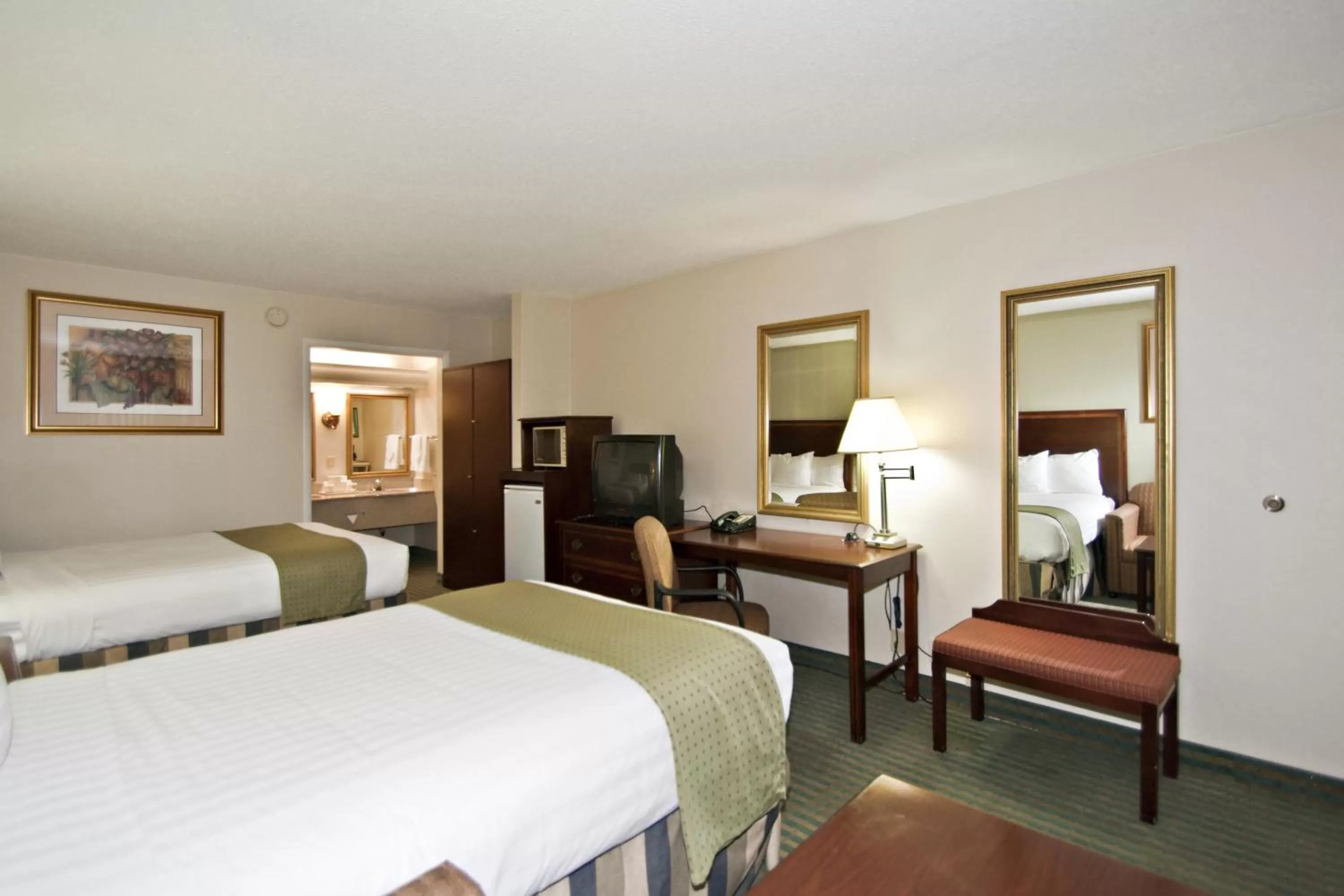 Double Room with Two Double Beds - Non-Smoking in Clarion Inn Fredericksburg North