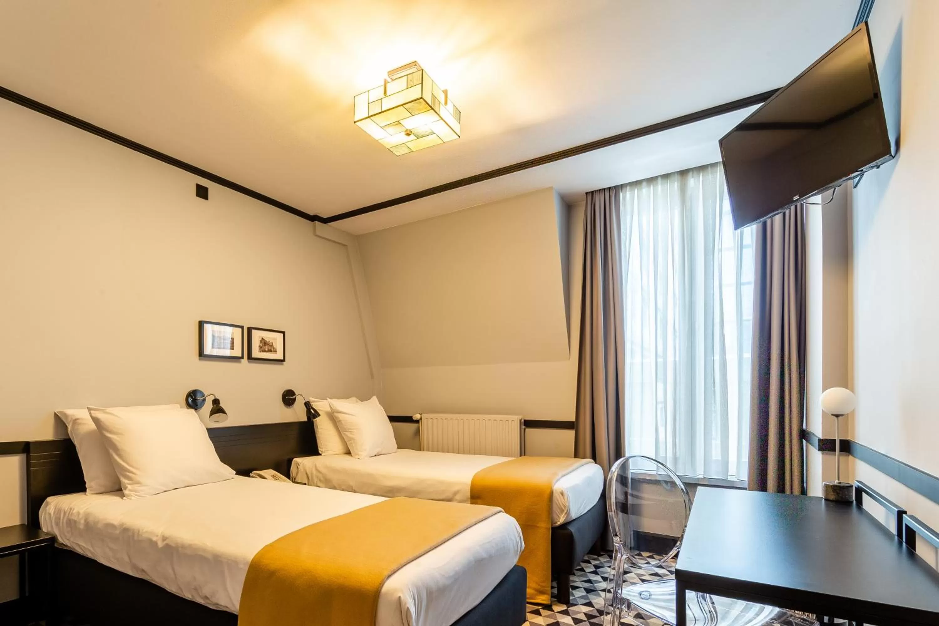Superior Twin Room in Hotel des Colonies Brussels by Mercure