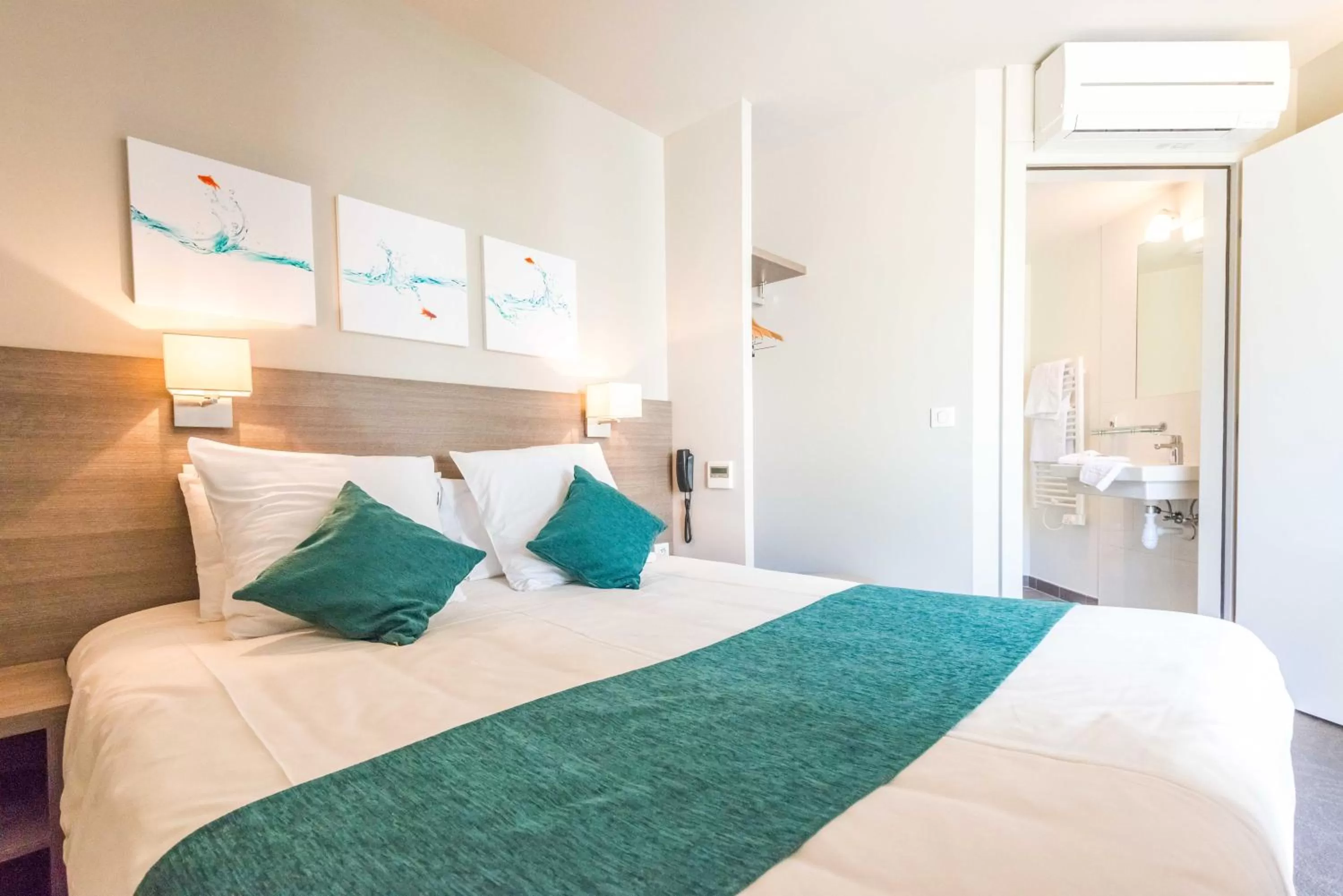 1 Standard Double Bed in Kyriad Annemasse - Geneve