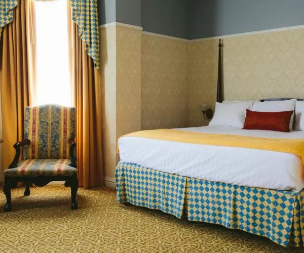 King Room in Carleton of Oak Park