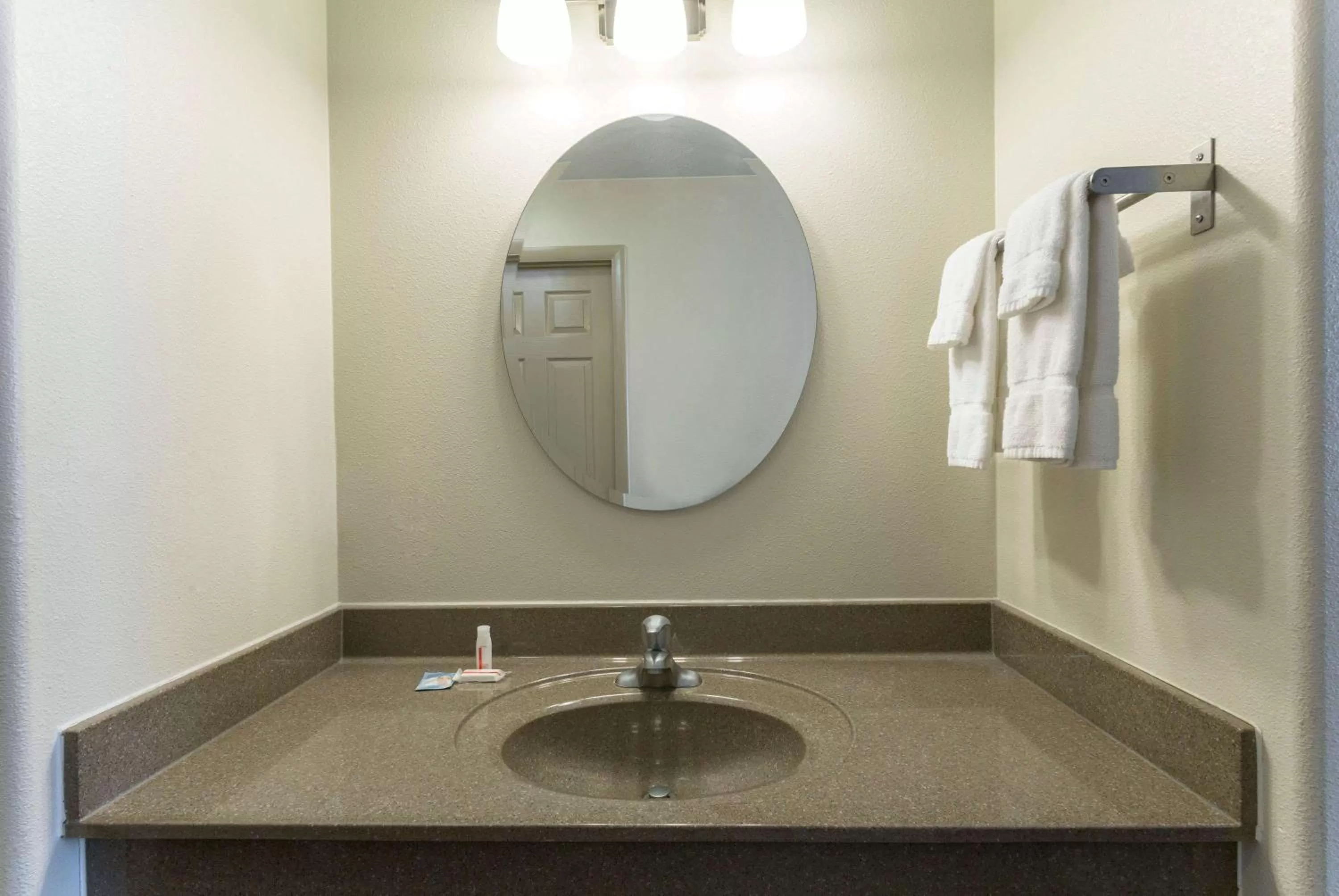 Queen Room - Disability Access- Non-Smoking in Days Inn by Wyndham Beaver