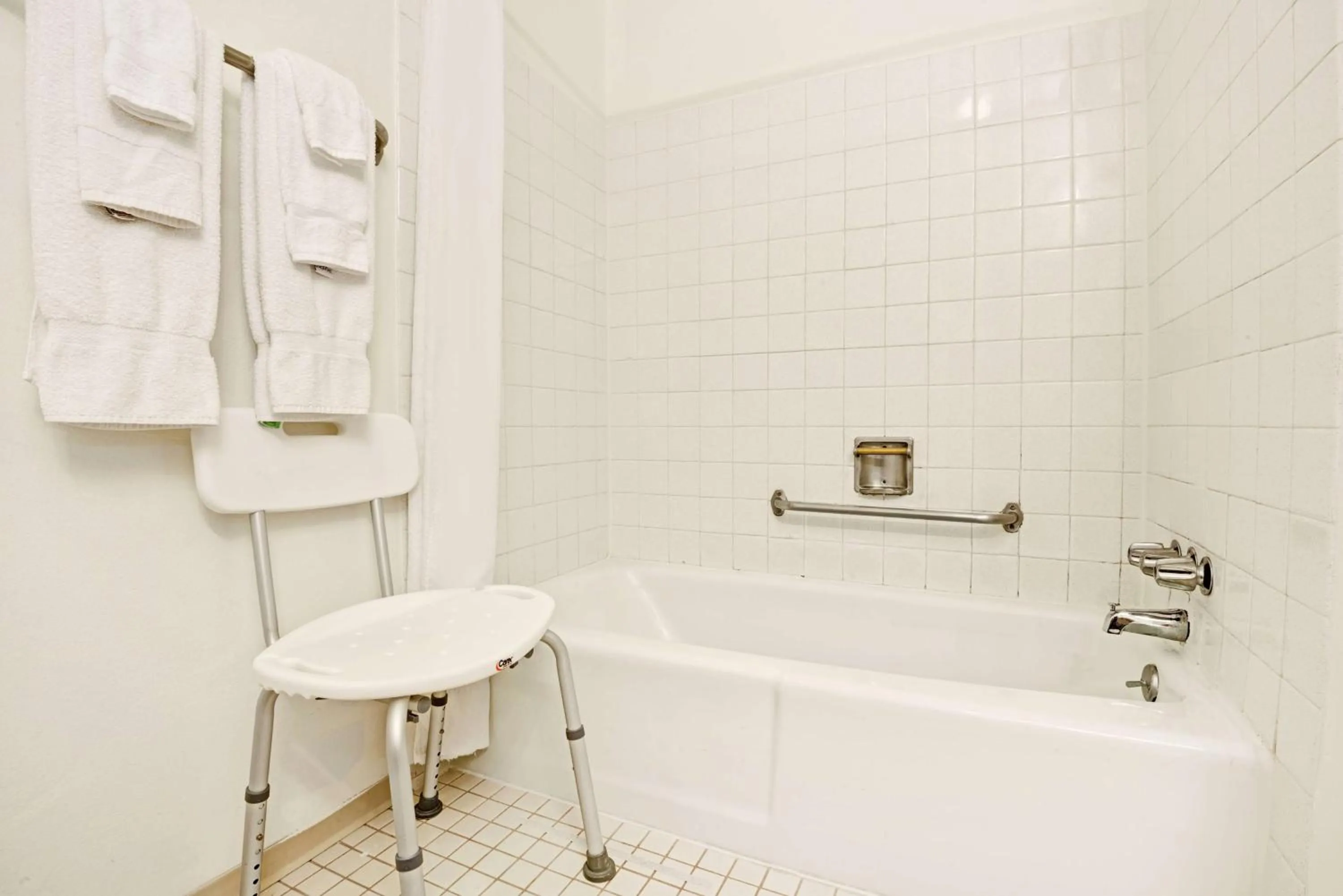 King Room - Disability Access - Non-Smoking in Travelodge by Wyndham Laramie