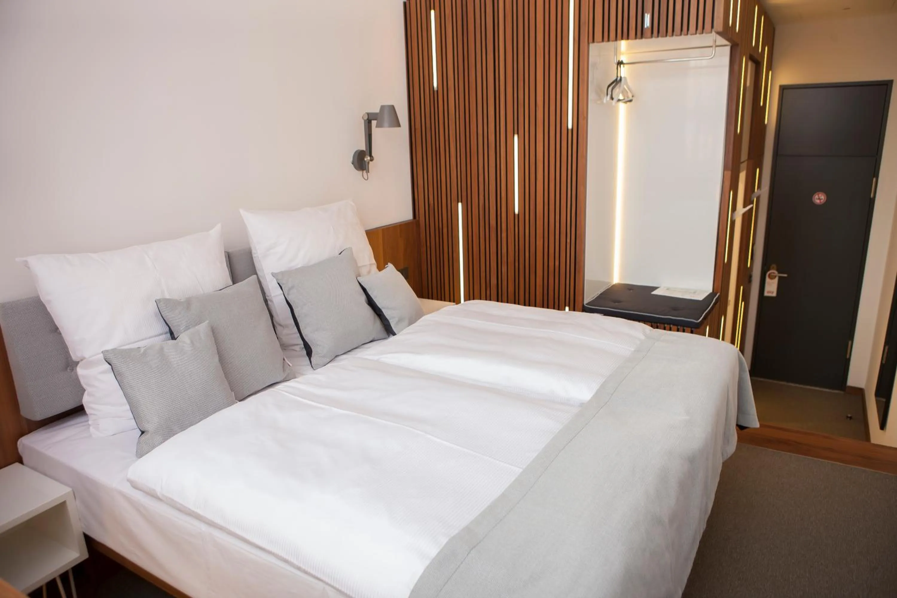 Standard Double Room in H24 Berlin Lichtenberg