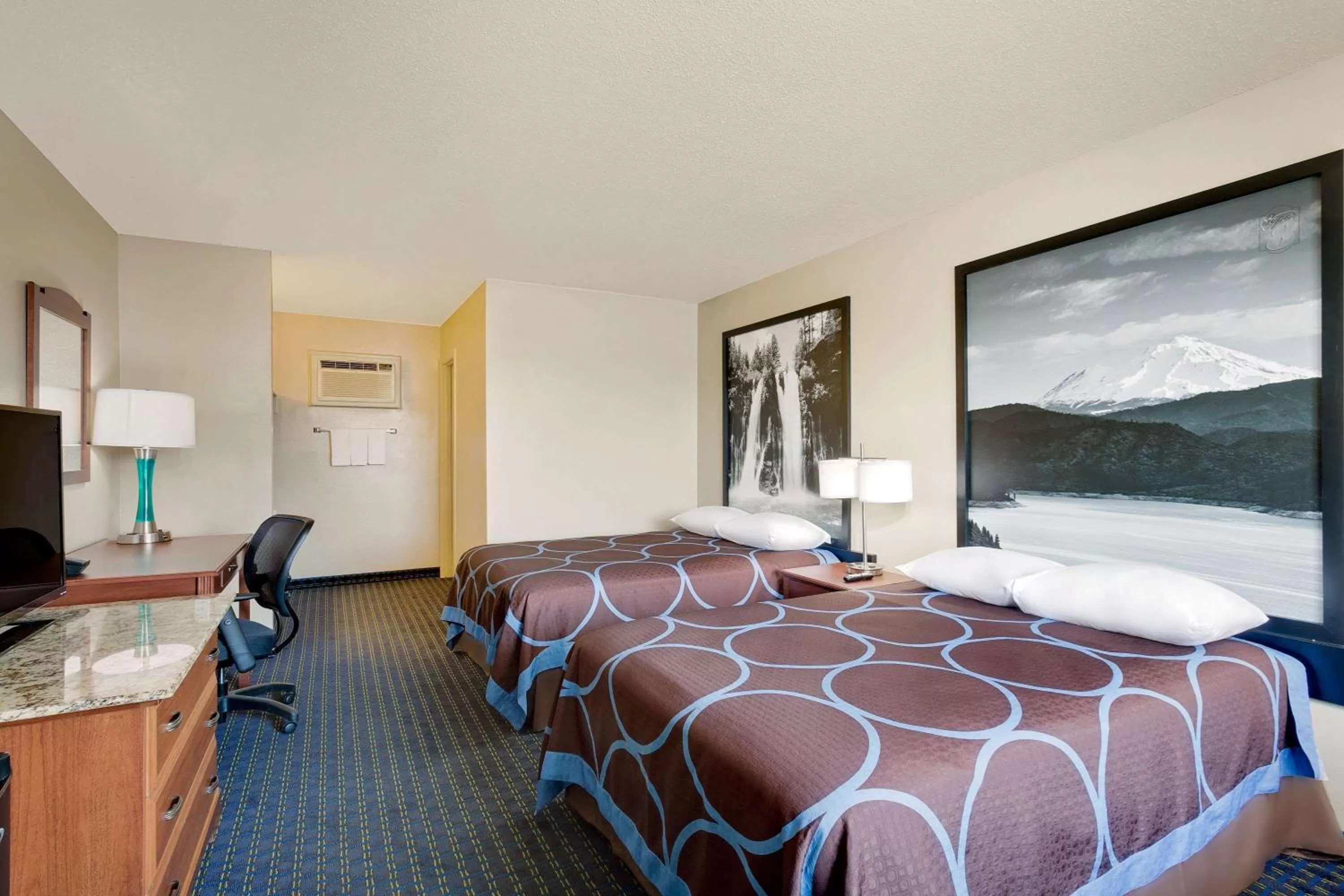 Double Room with Two Double Beds - Non-Smoking in Super 8 by Wyndham Alturas