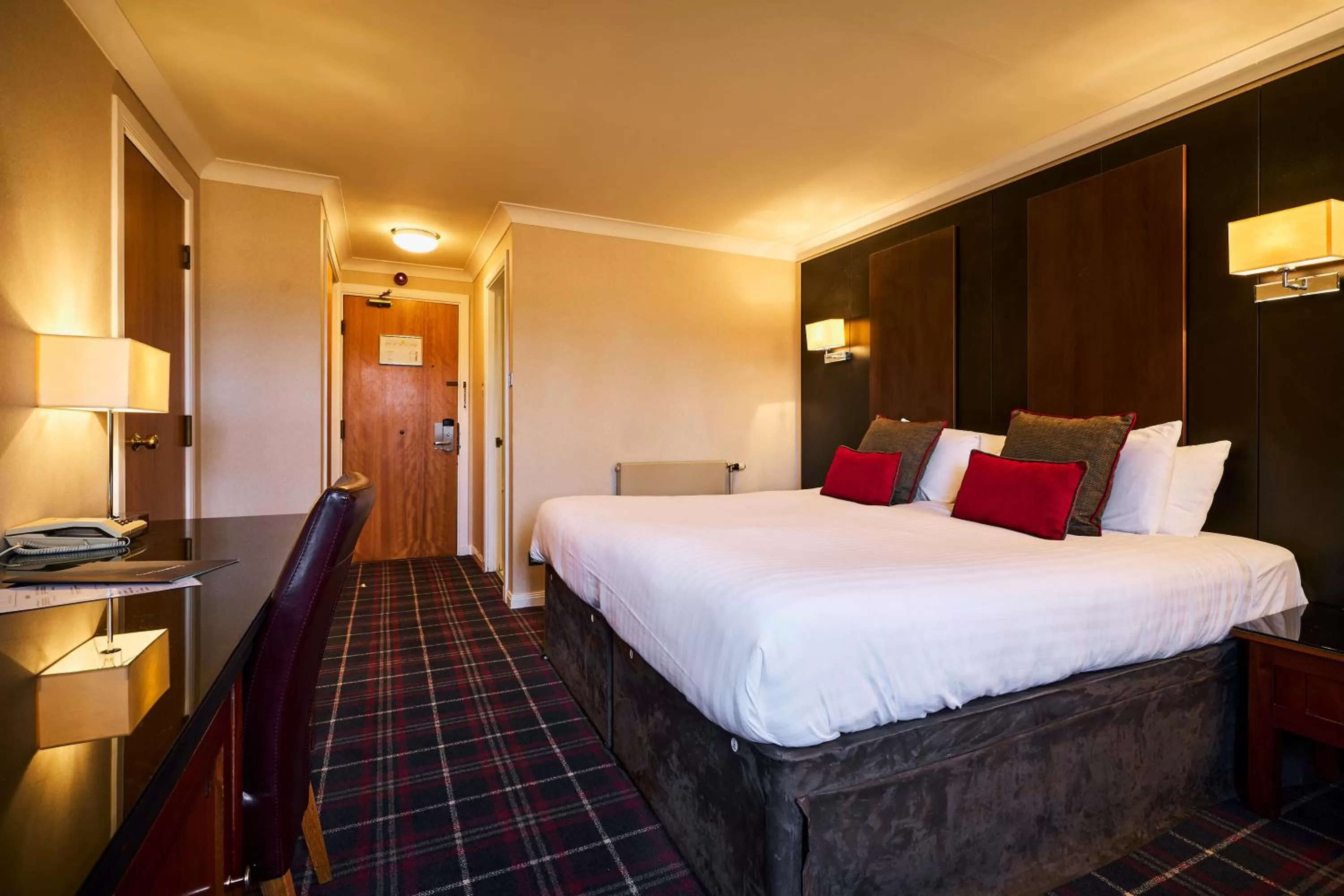 Standard Double Room in Stirling Highland Hotel- Part of the Cairn Collection