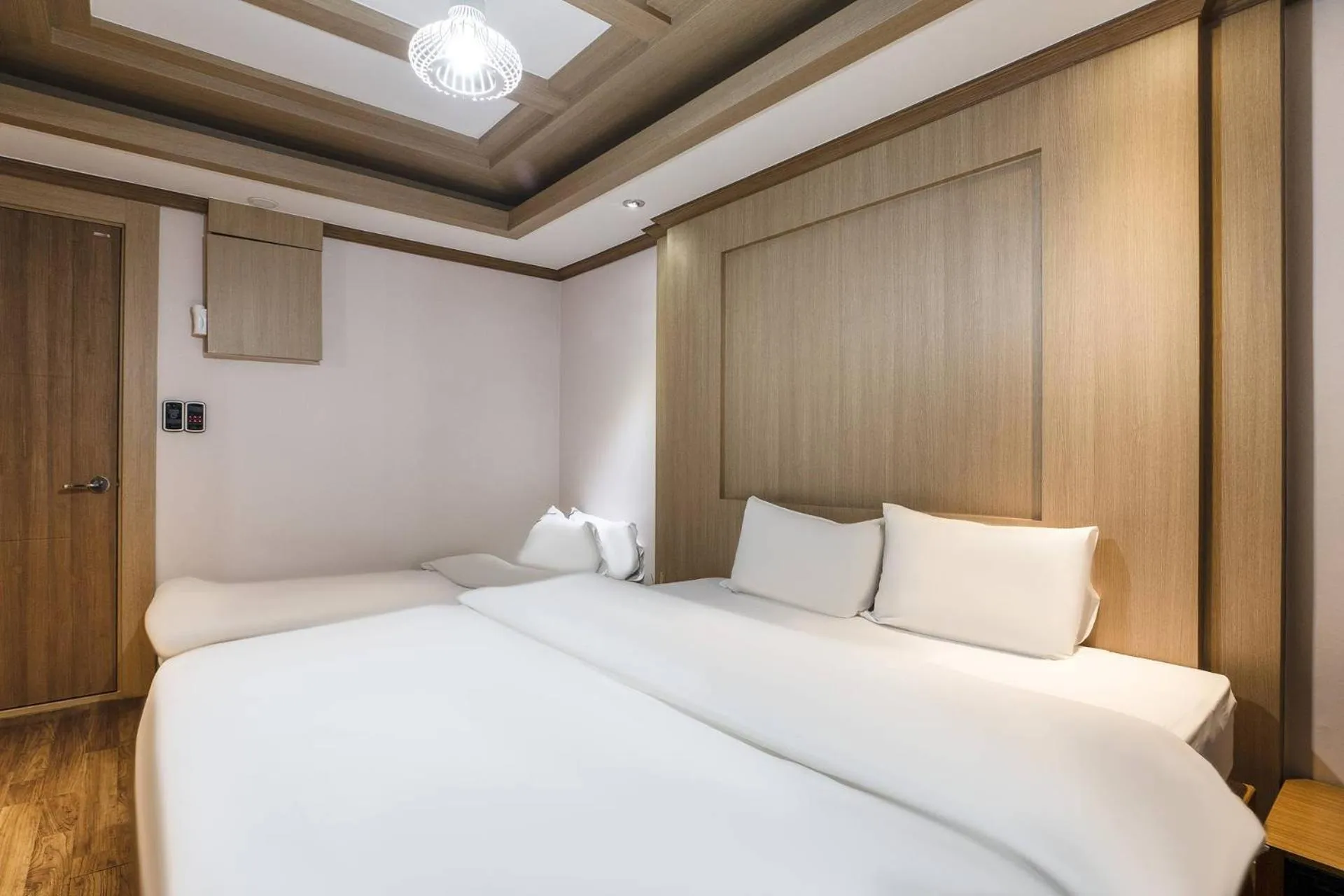 Standard Twin Room in Central Plaza Hotel