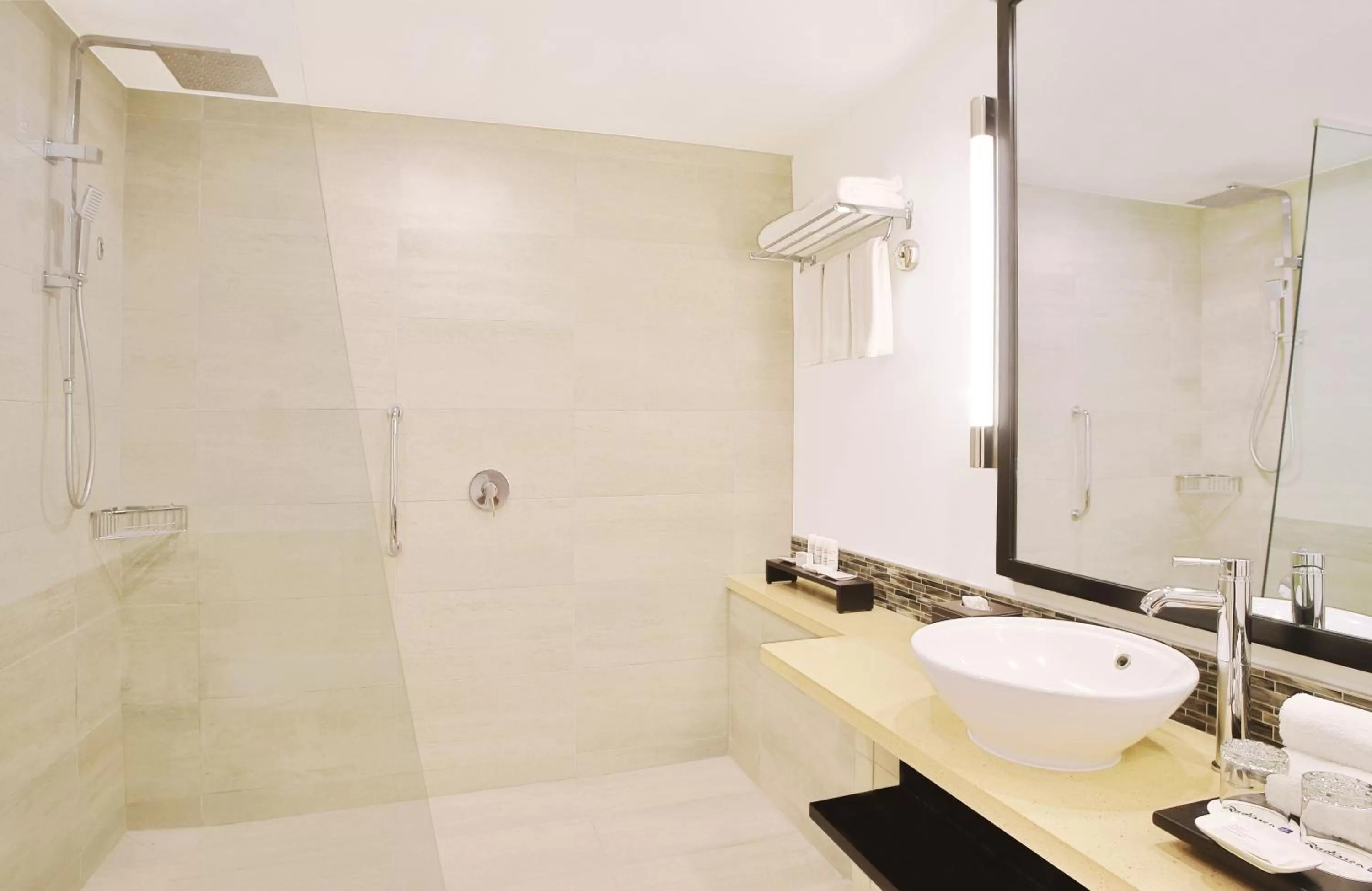 King Room with Garden View in Radisson Blu Resort Fiji