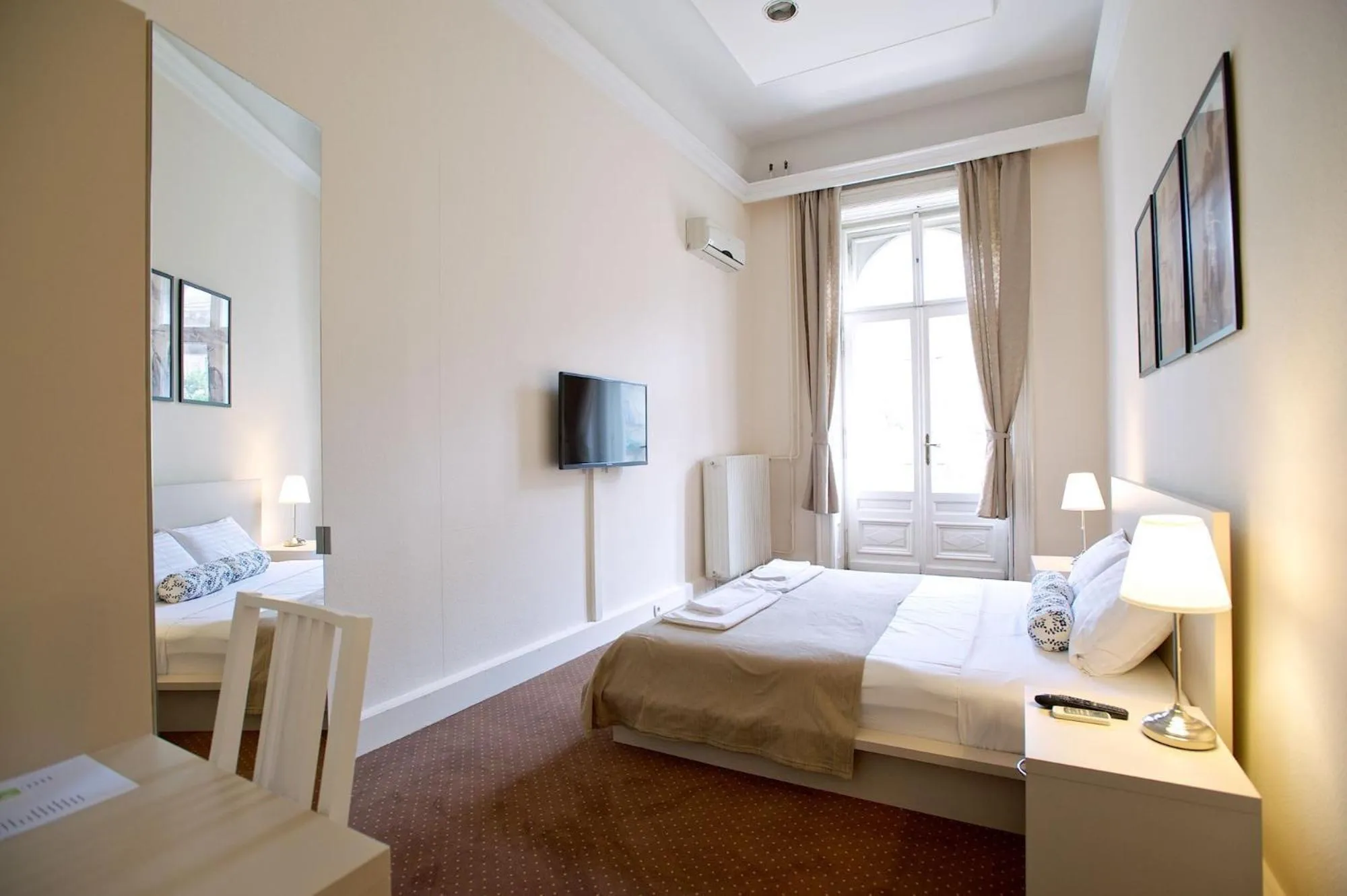 Superior Double or Twin Room with City View in Andrassy Thai Hotel