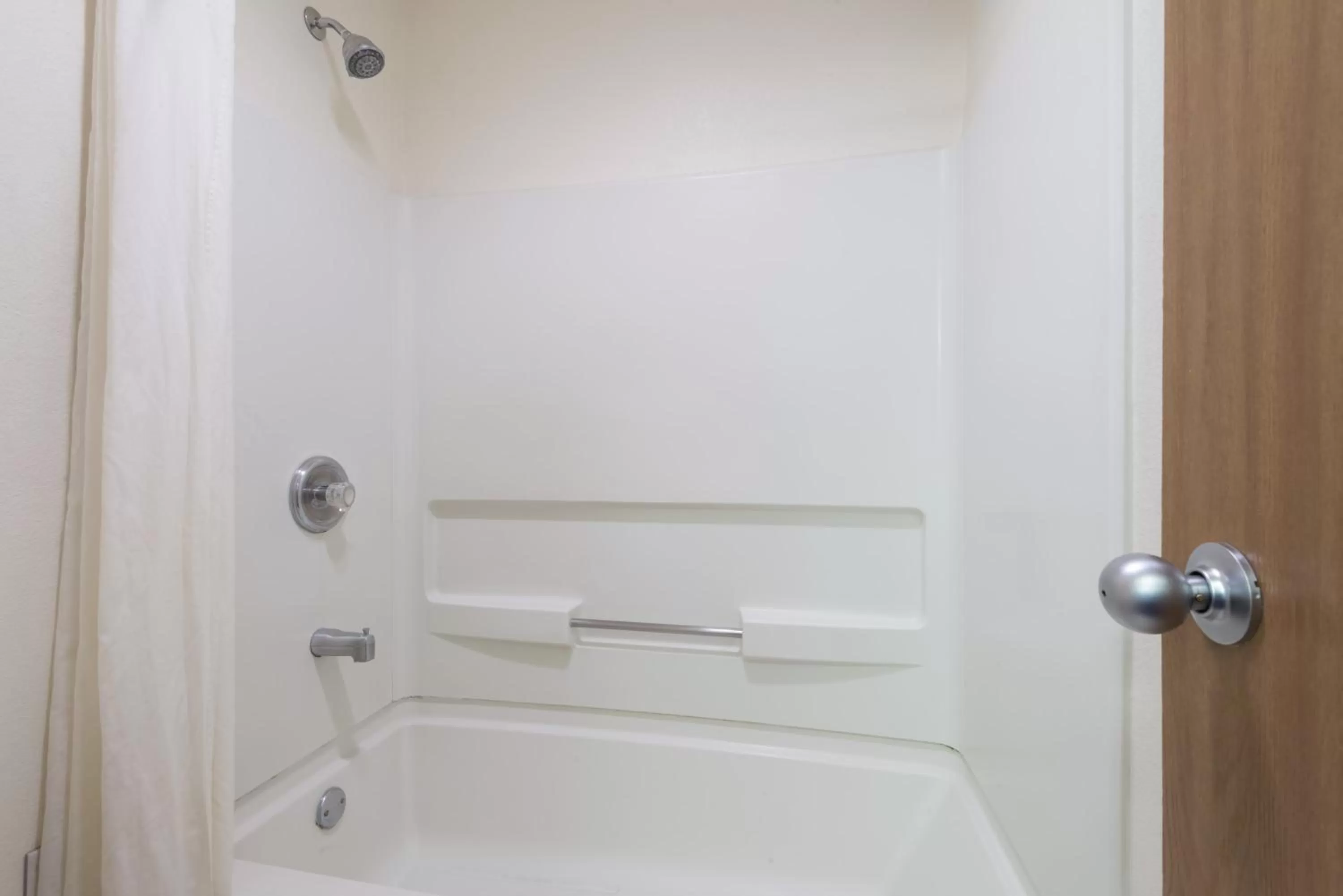 King Room - Disability Access/Non-Smoking in Super 8 by Wyndham Bernalillo