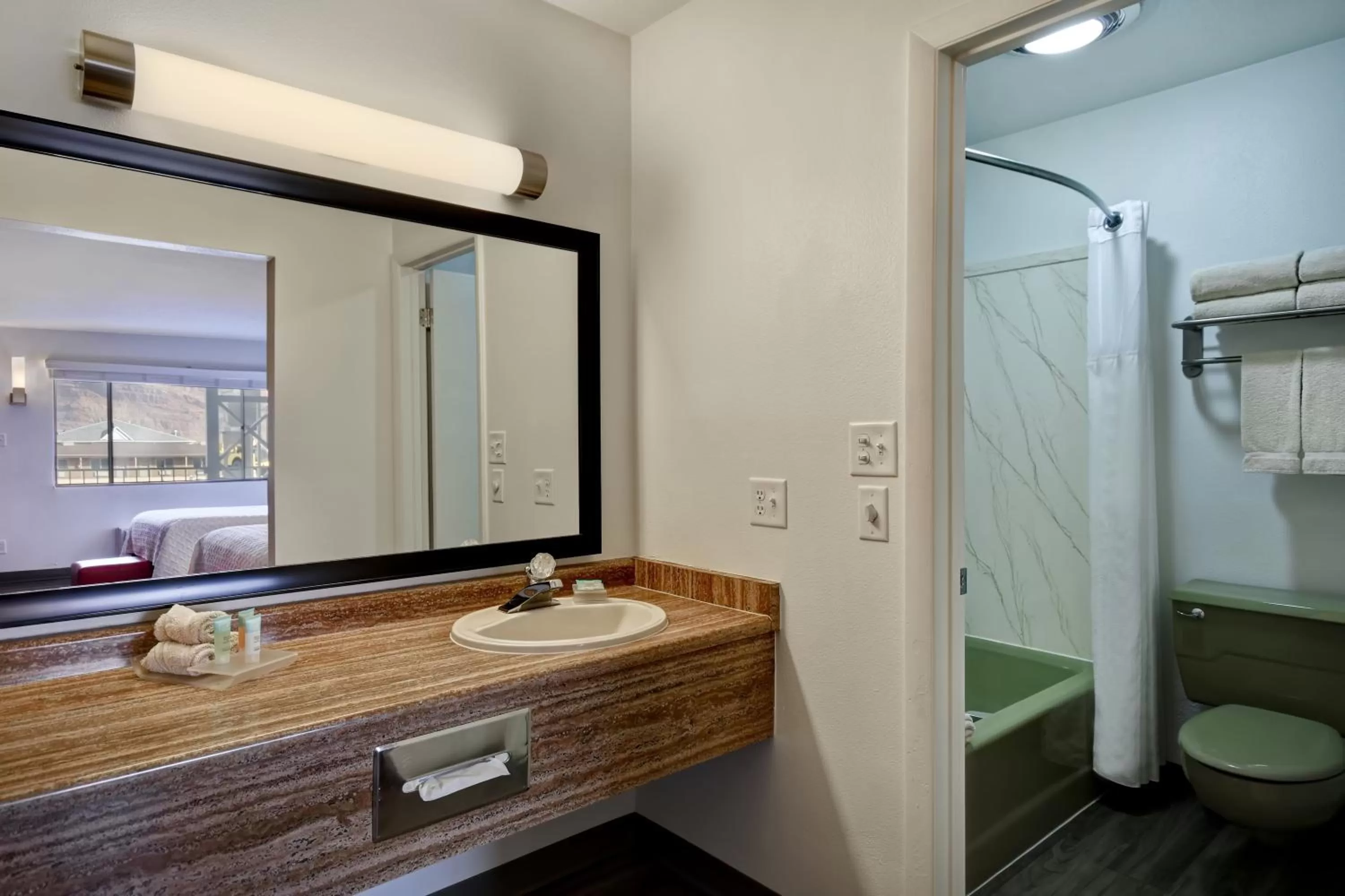 Bathroom in Expedition Lodge Moab Arches National Park