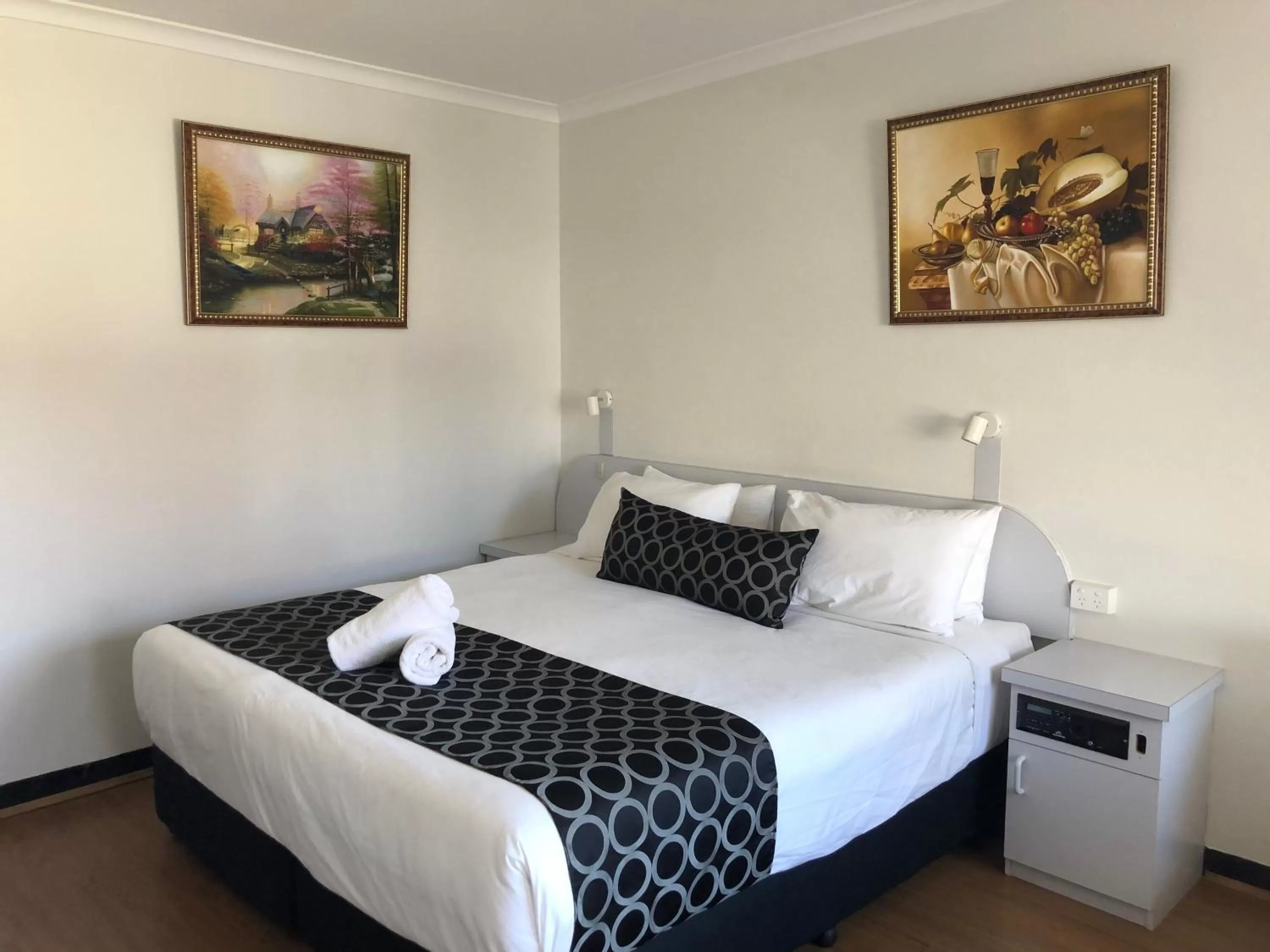 Deluxe King Room in Queanbeyan Motel