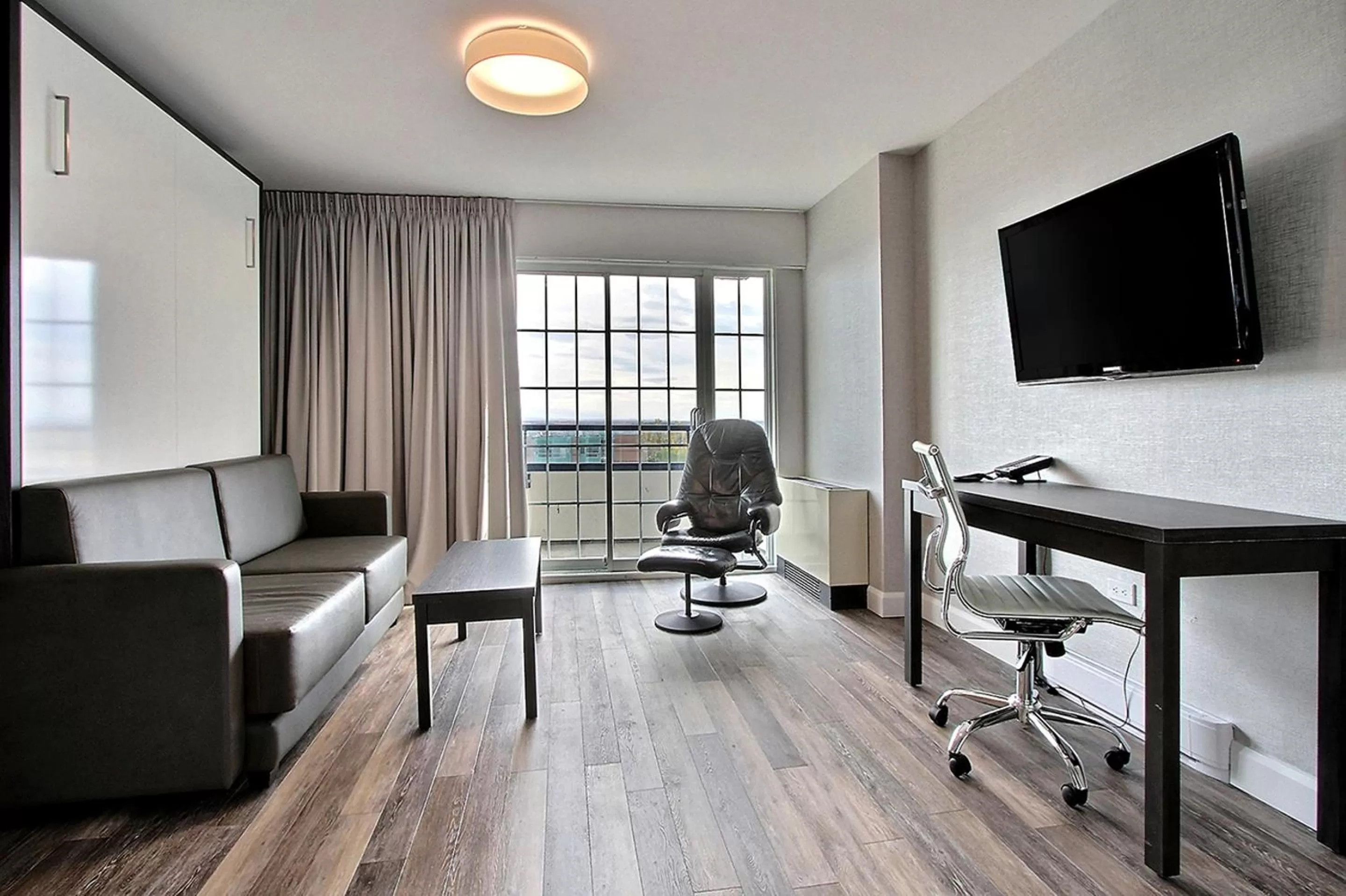 Queen Suite in Hotel Classique