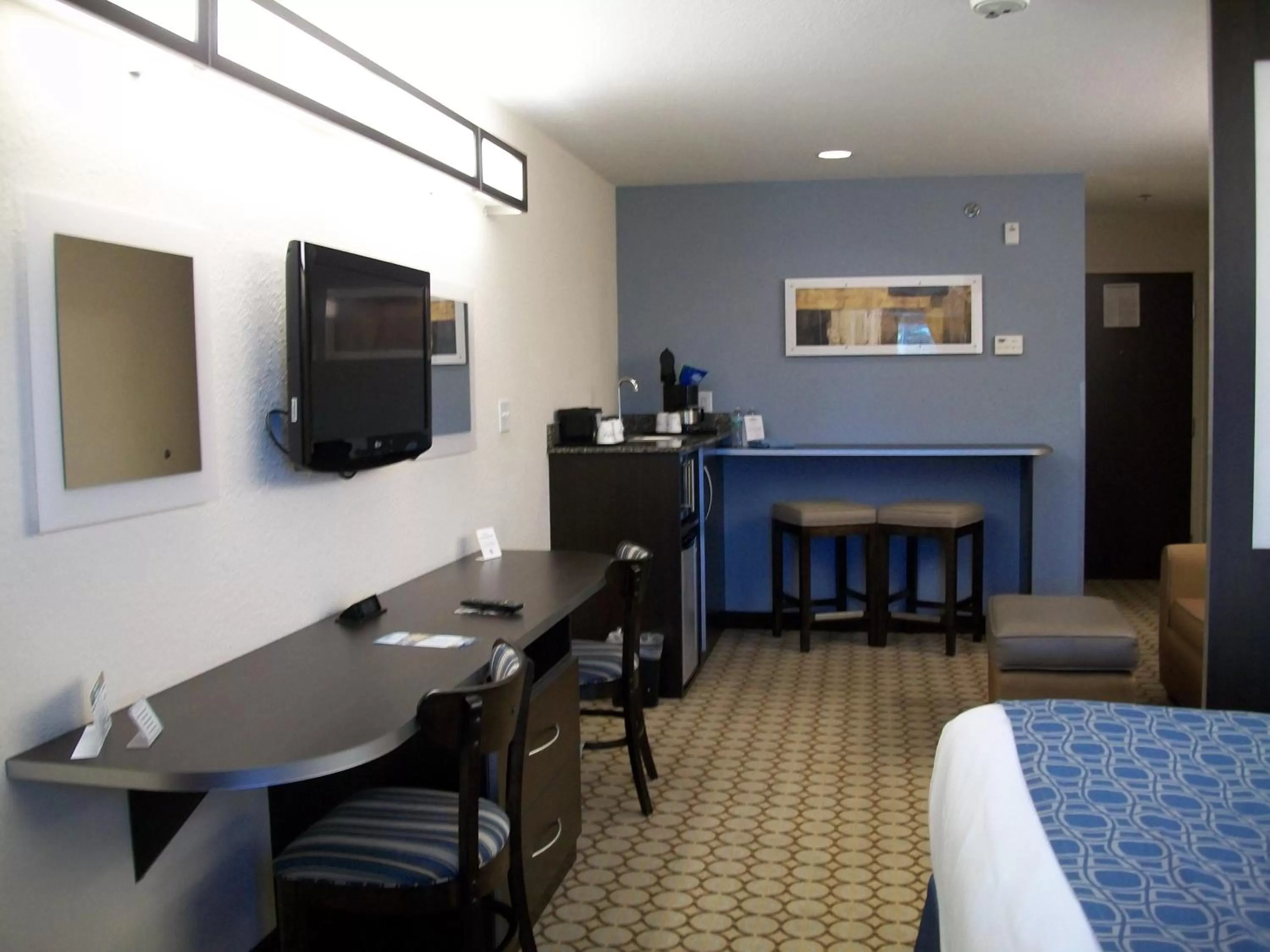 Queen Studio Suite - Non-Smoking in Microtel Inn & Suites by Wyndham Spring Hill/Weeki Wachee