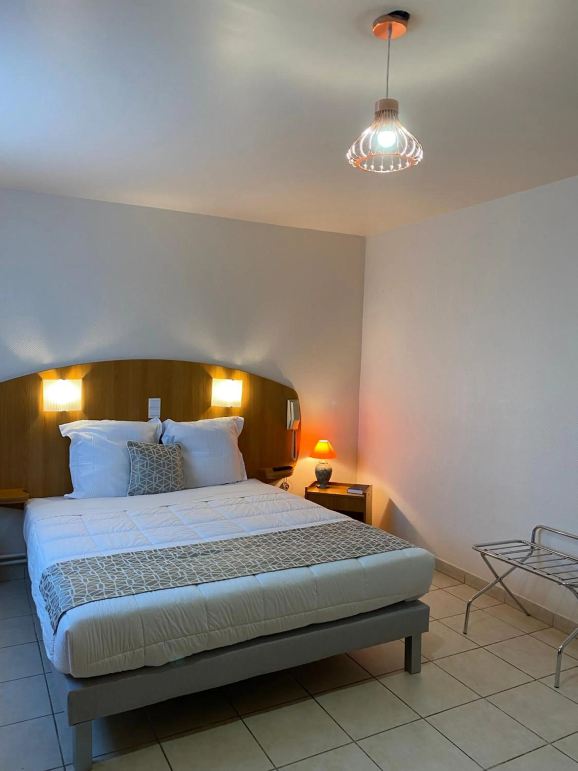 Double Room - Disability Access in Logis - Hôtel et Restaurant Le Sofhotel