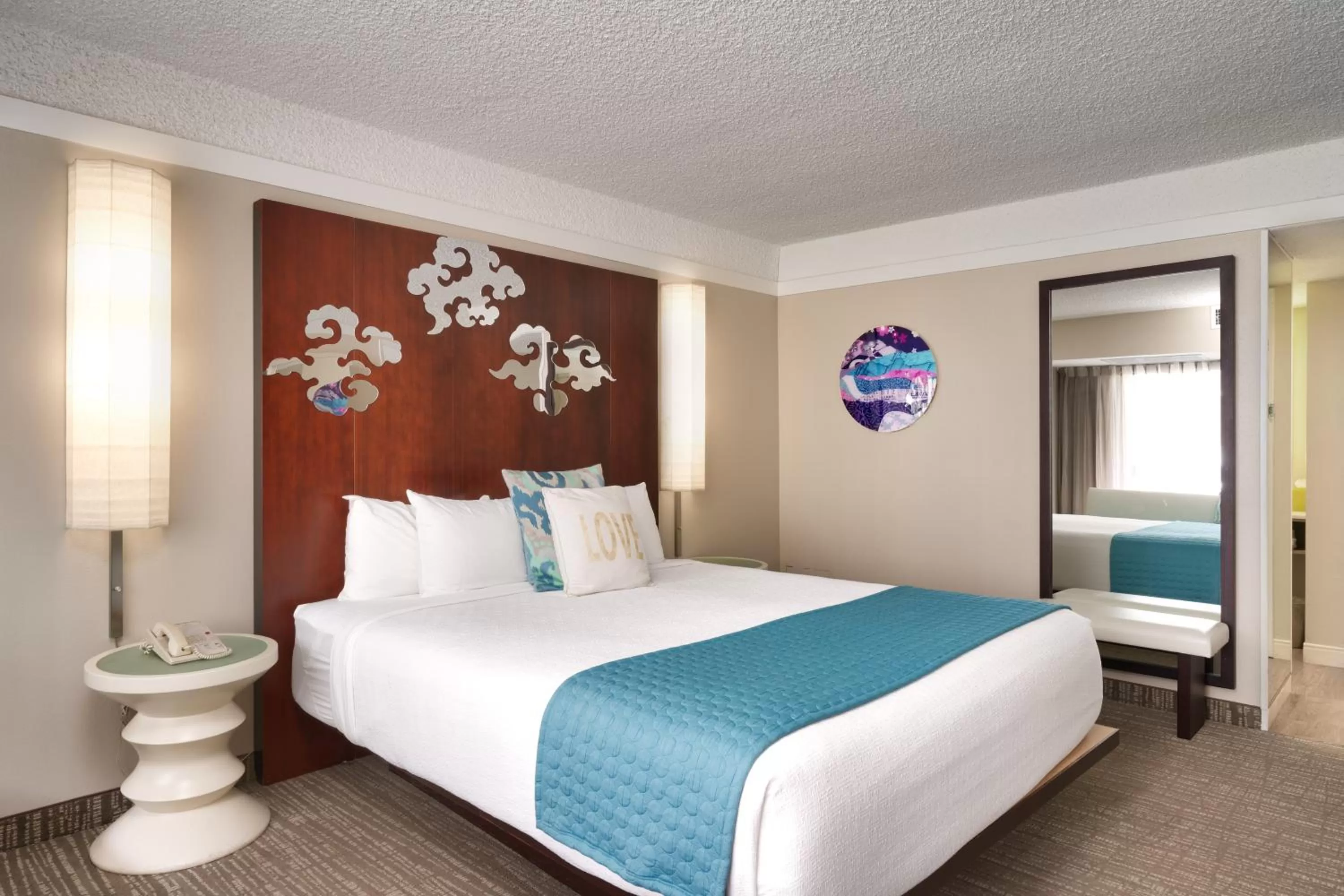 King Room with Pool View in Atrium Hotel Orange County