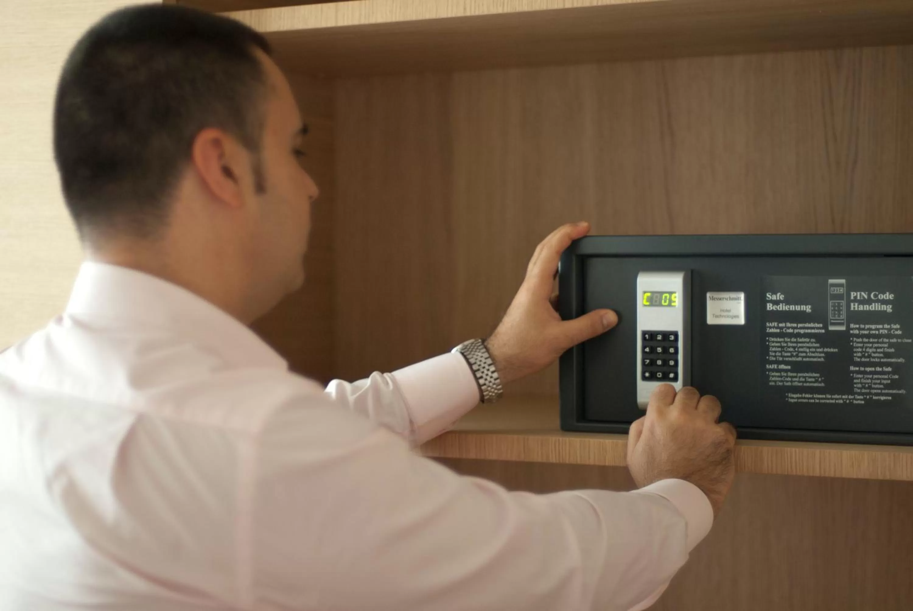 Business 2 Twin Room Non-Smoking Room in Ramada by Wyndham Oradea