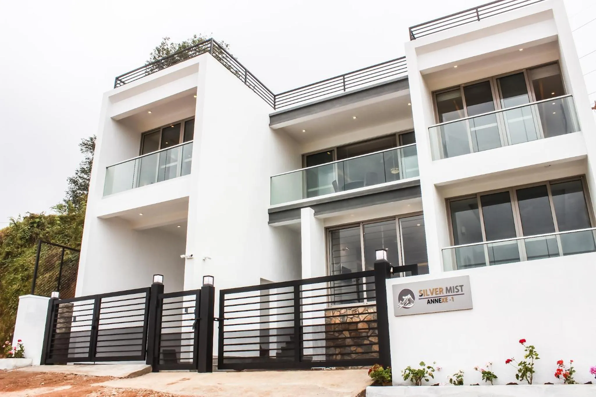 Superior Villa in Silver Mist