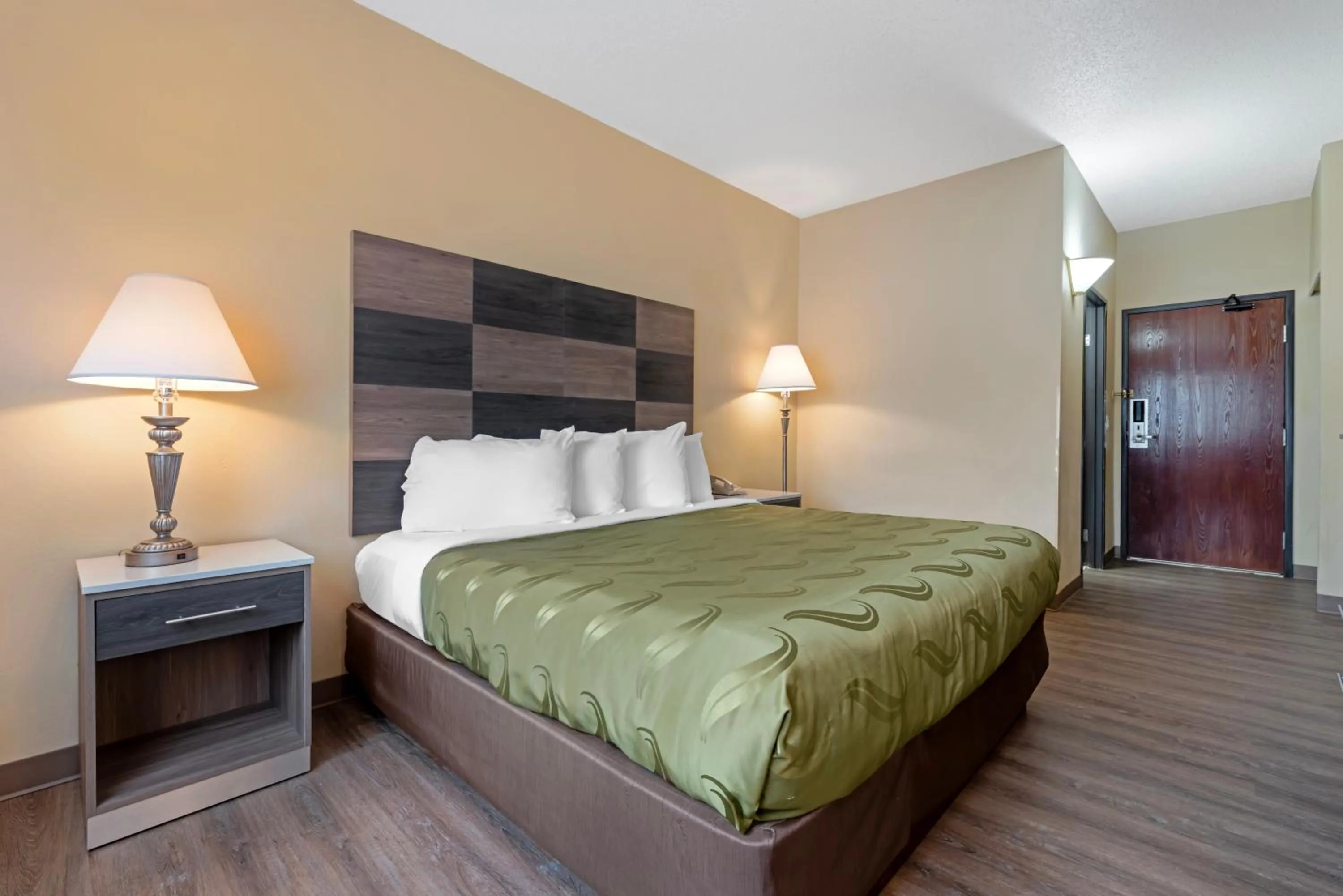 King Room - Non Smoking in Quality Inn Bemidji