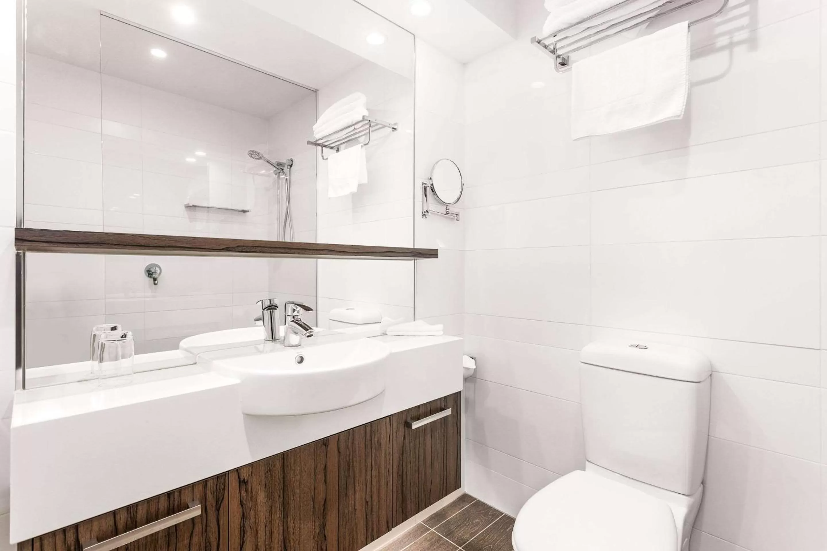 Deluxe Twin Room in Quality Hotel Taylors Lakes