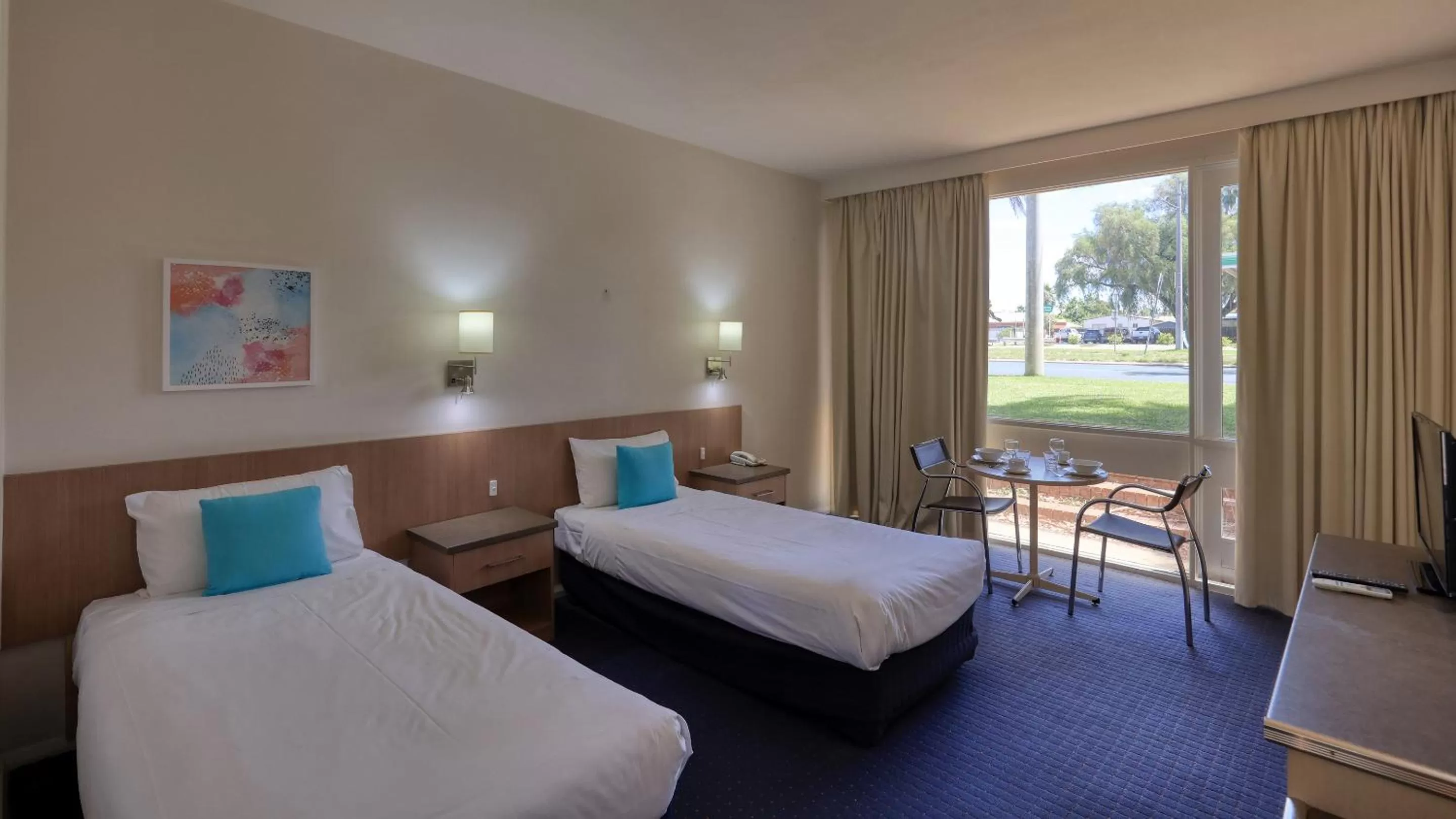 Budget Twin Room in Swan Hill Resort