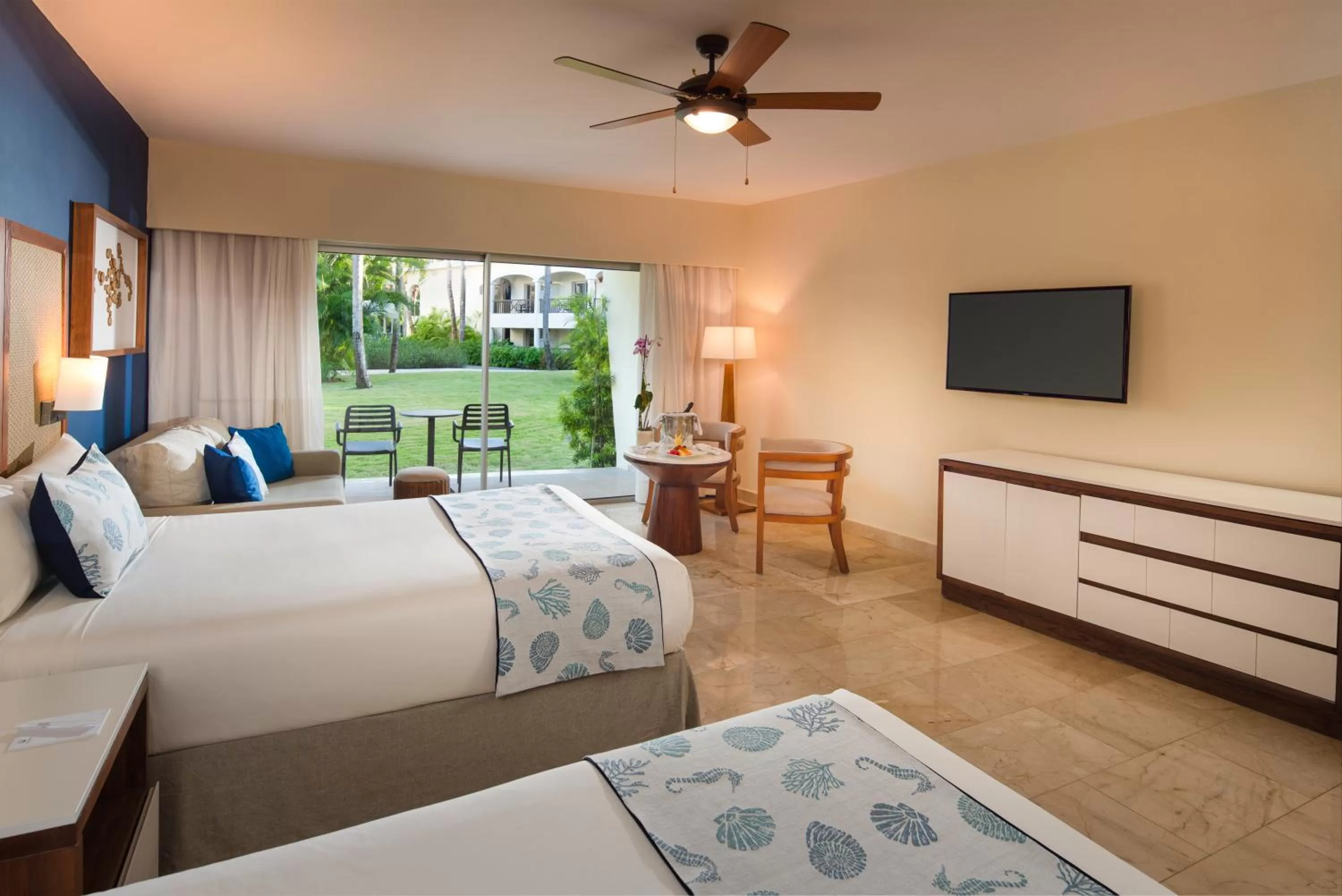 Jr. Suite Premium Tropical View with Jacuzzi (2 adults + 1 child) in Impressive Premium Punta Cana - All Inclusive