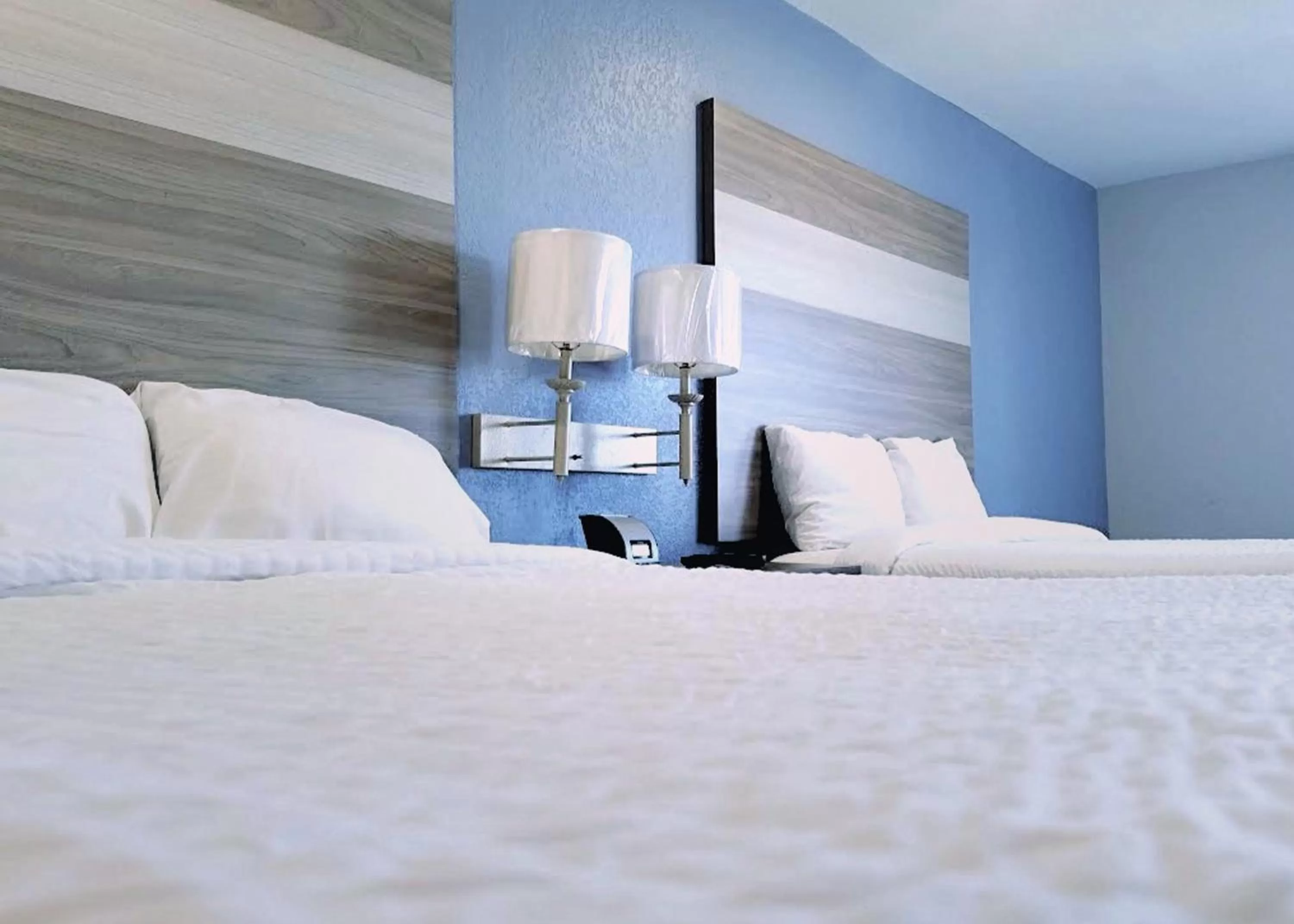 Queen Room with Two Queen Beds - Non-Smoking in Seabreeze Inn - Fort Walton