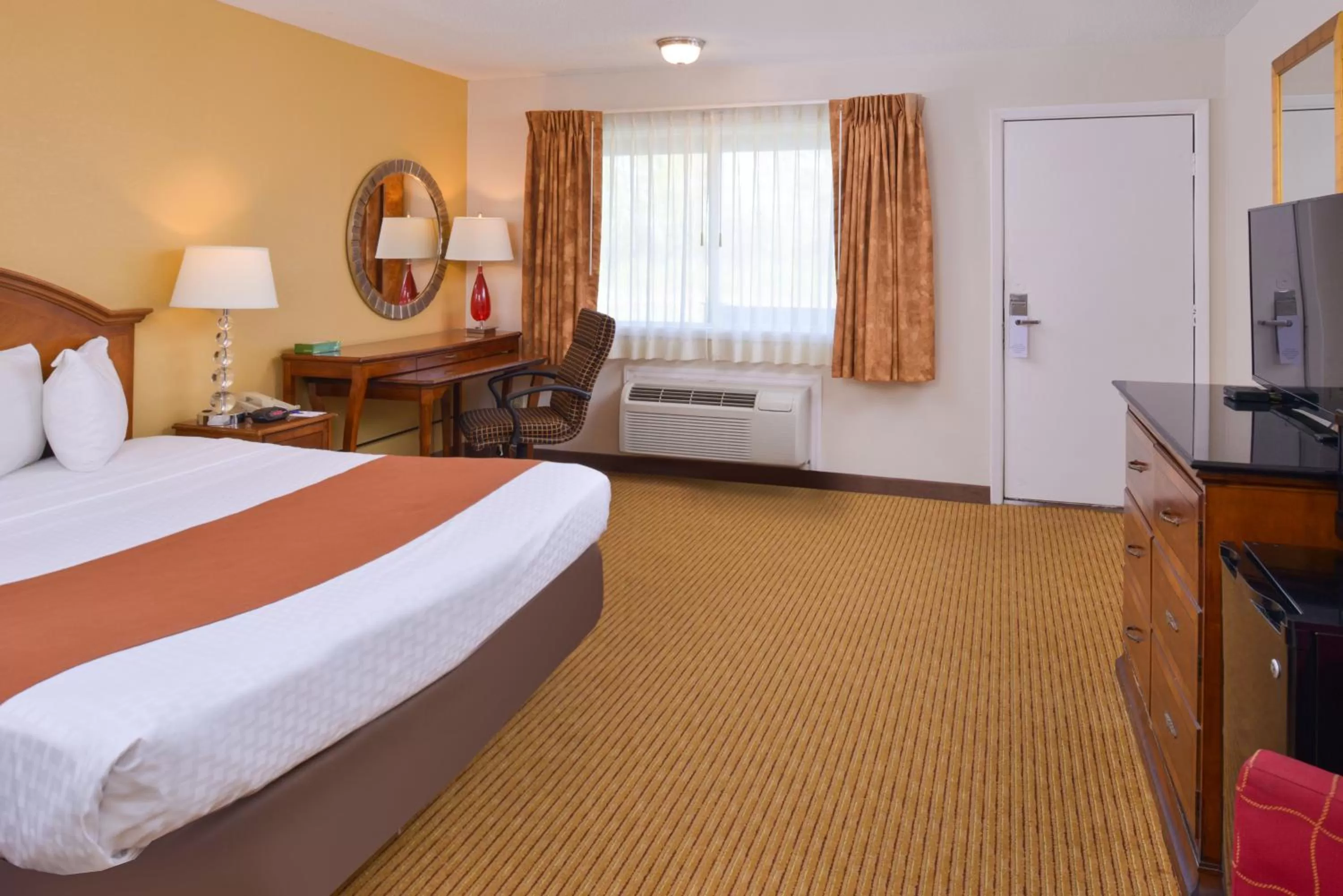 Deluxe King Suite in Americas Best Value Inn Plattsburgh