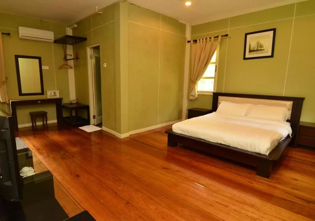 Deluxe King Room in Sentosa Villa