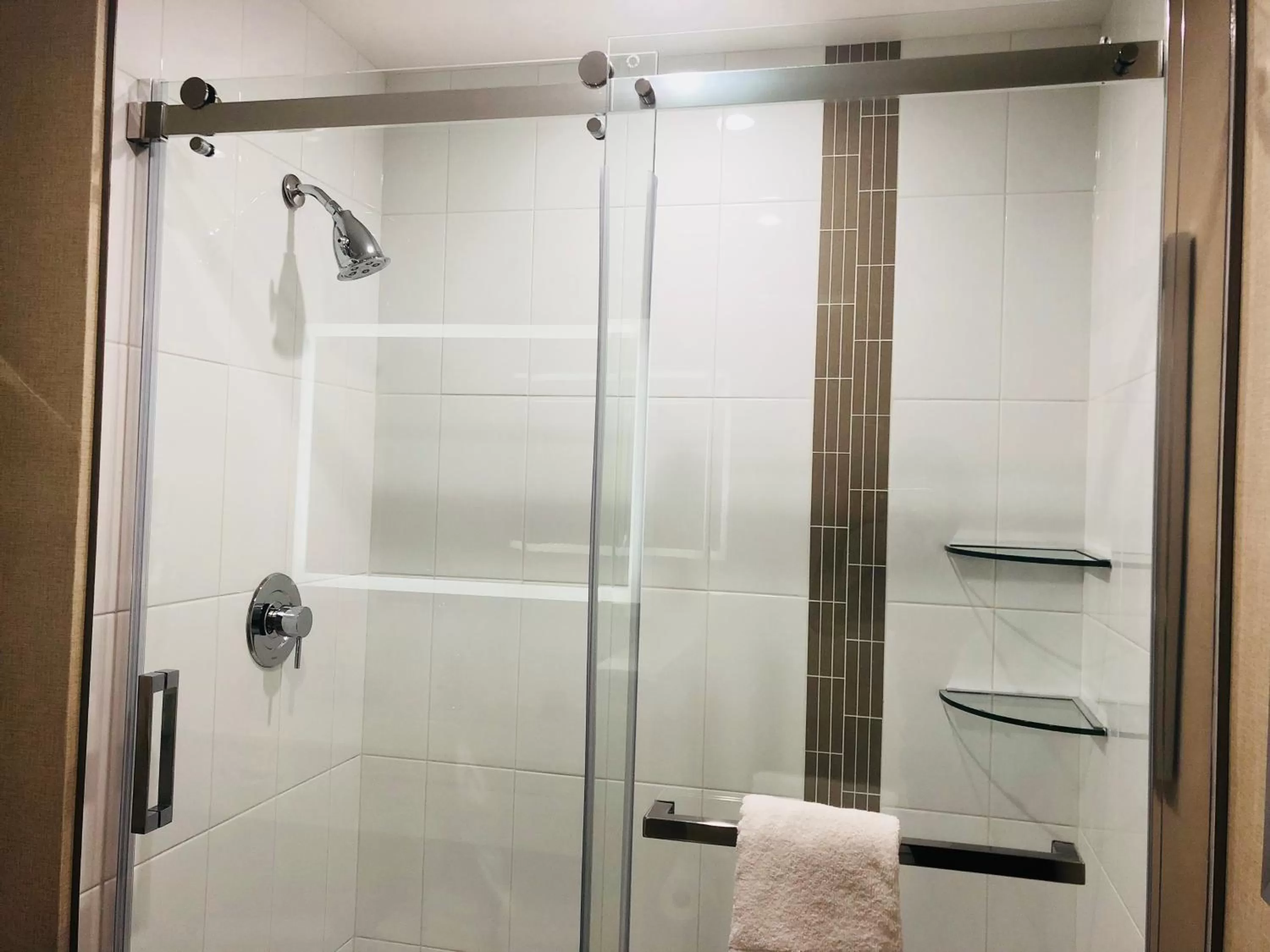 Deluxe King Room - Non-Smoking in Wingate by Wyndham Kamloops