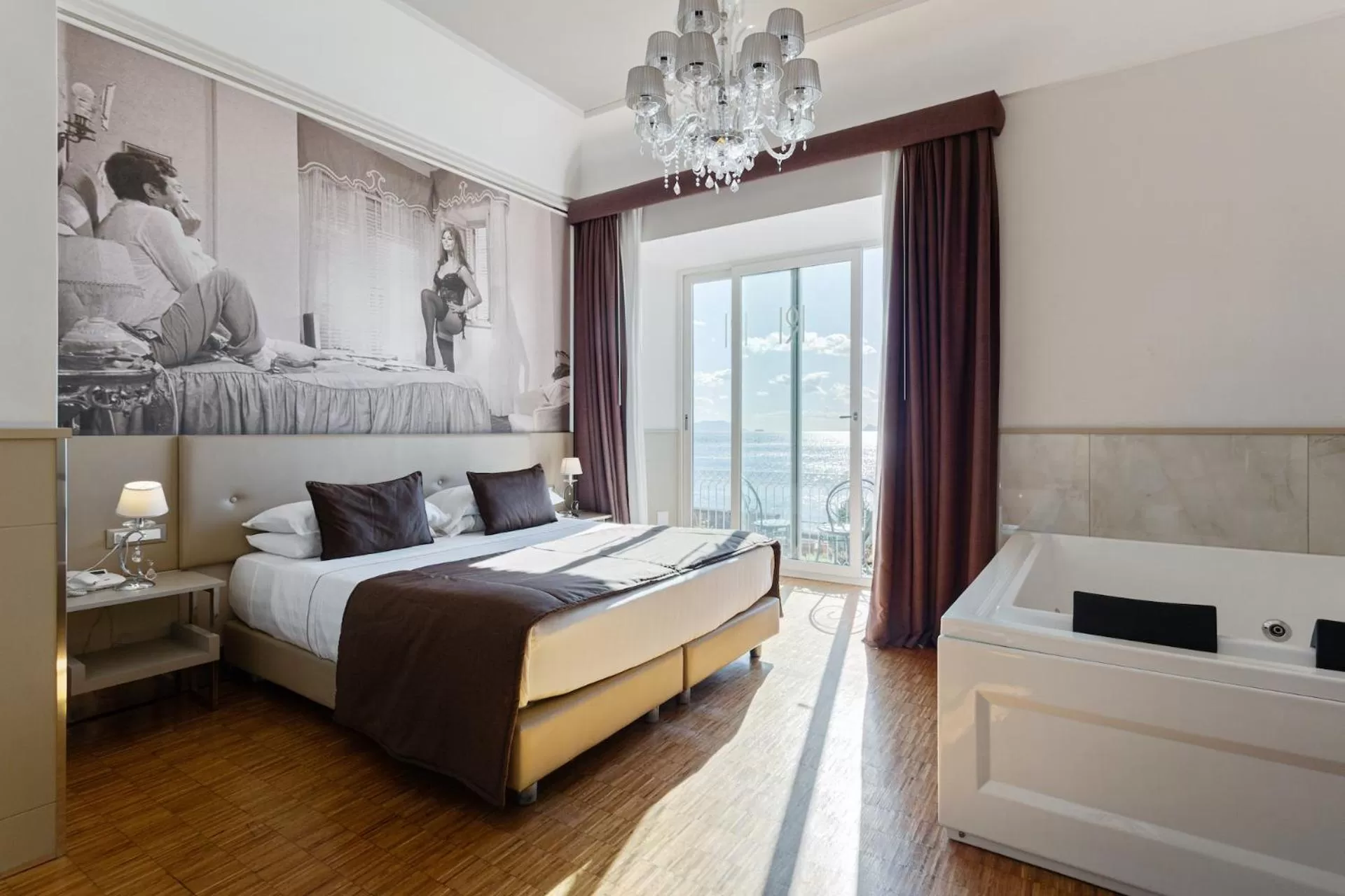 Deluxe Suite with Spa Bath in Partenope Relais