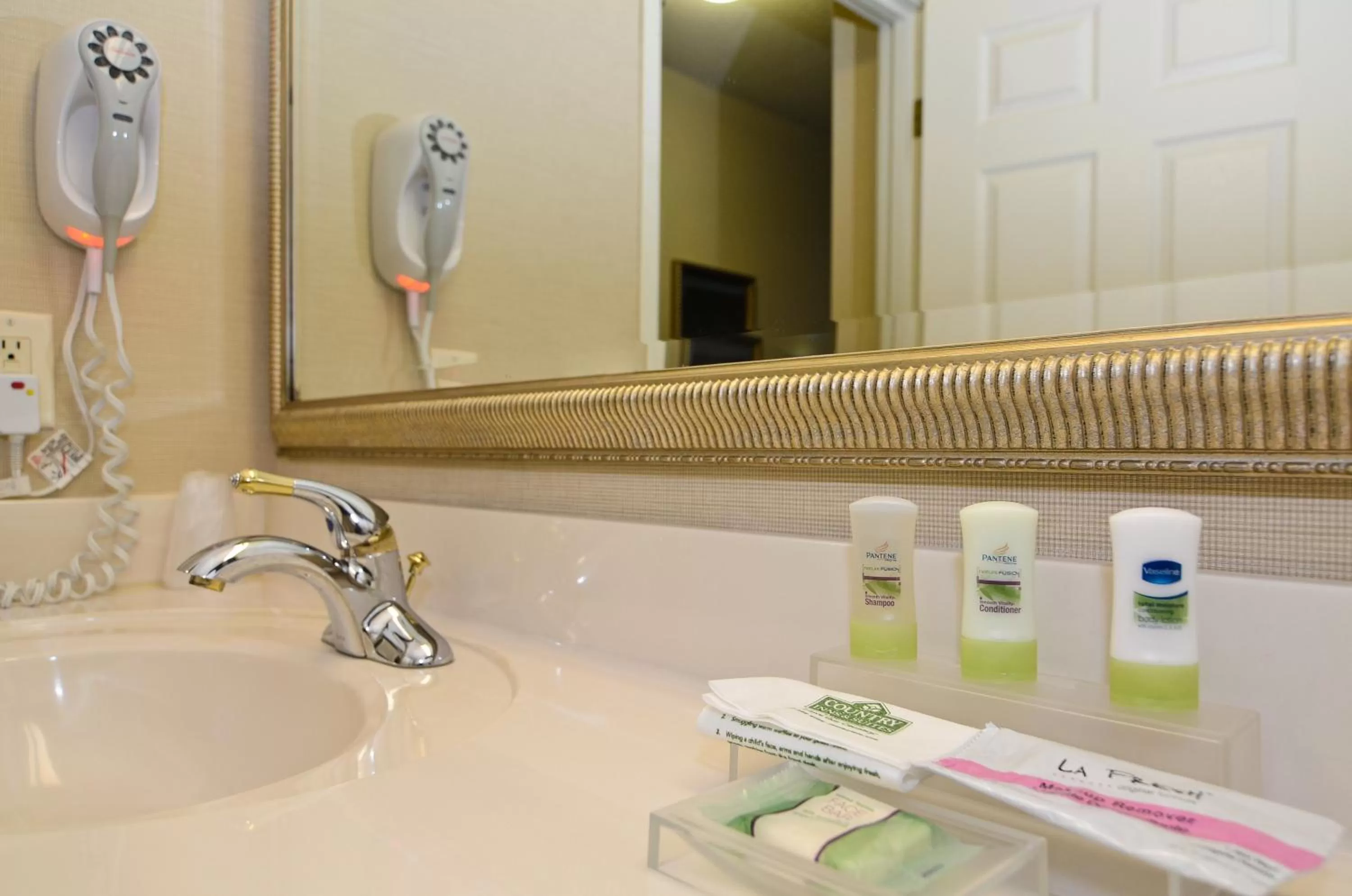 One-Bedroom King Suite - Disability Access in Country Inn & Suites by Radisson, Stevens Point, WI