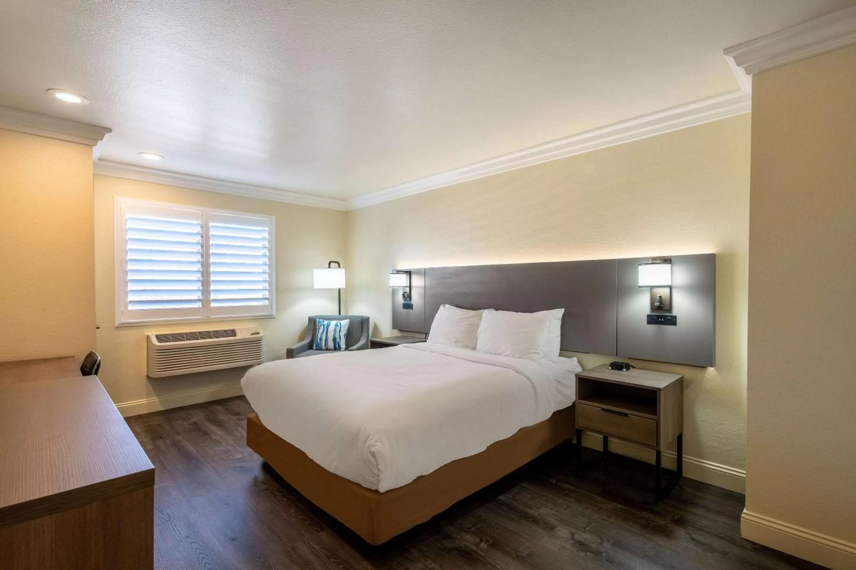 Standard Queen Room - Non Smoking in Comfort Inn Gilroy