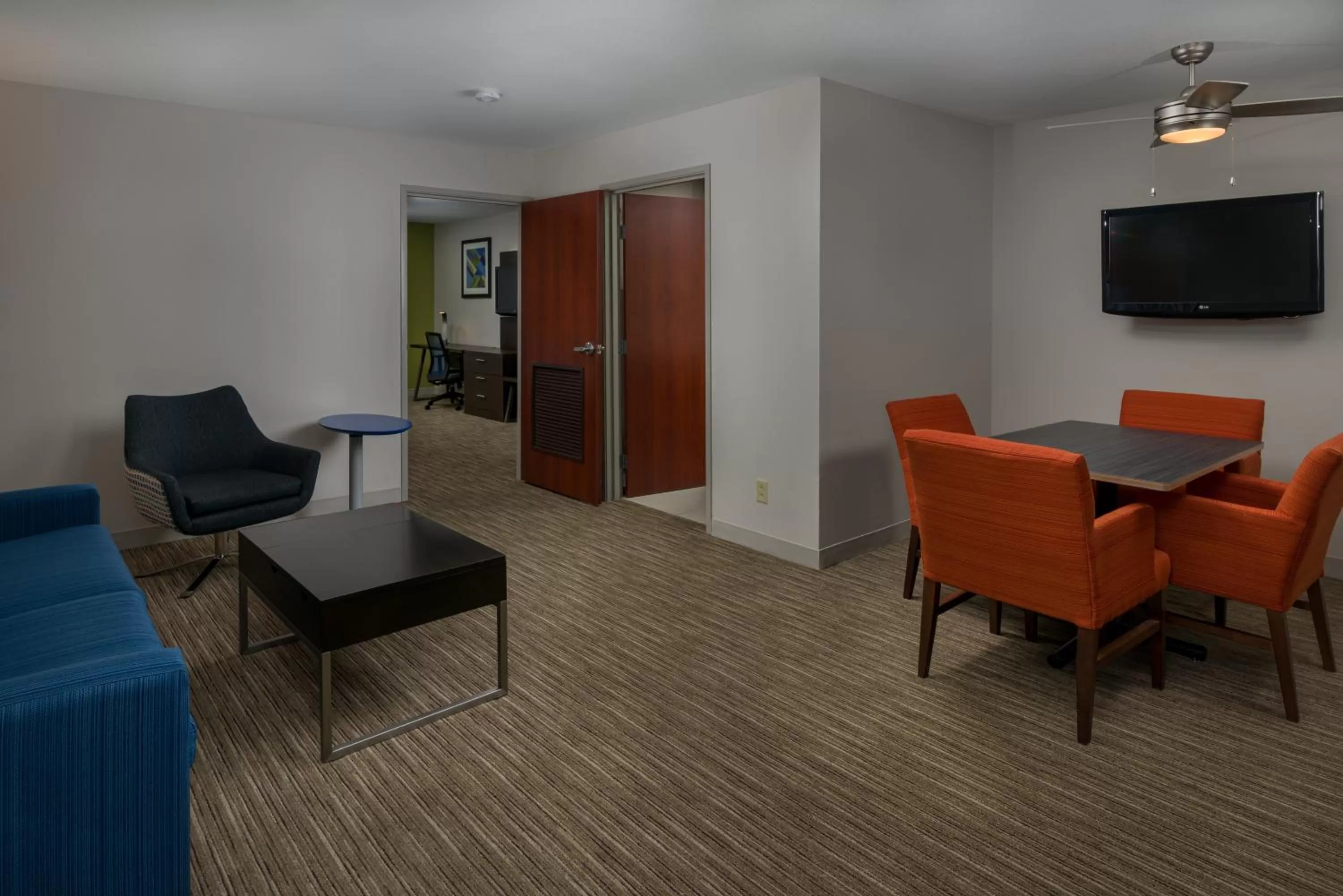 King Suite in Holiday Inn Express Lawrence by IHG