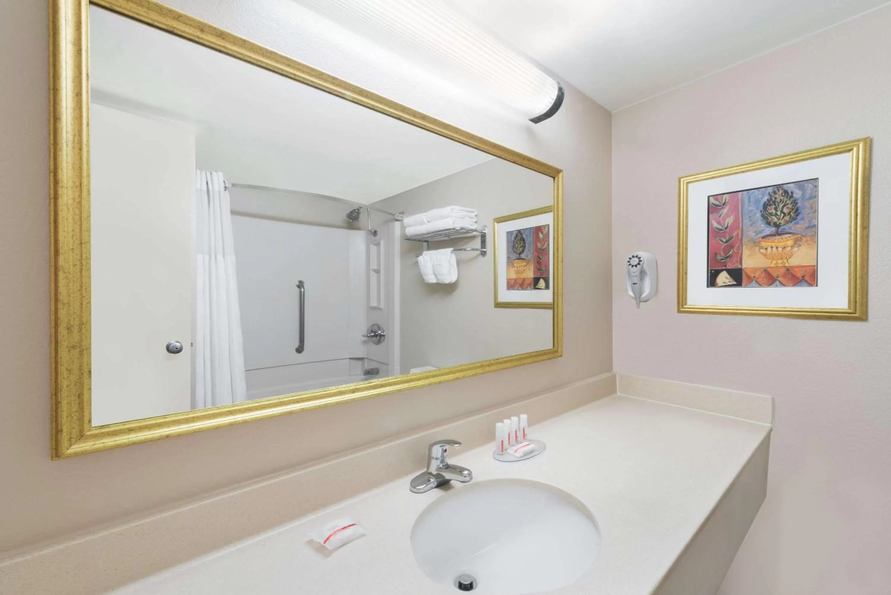 King Room in Hotel AVA Laredo