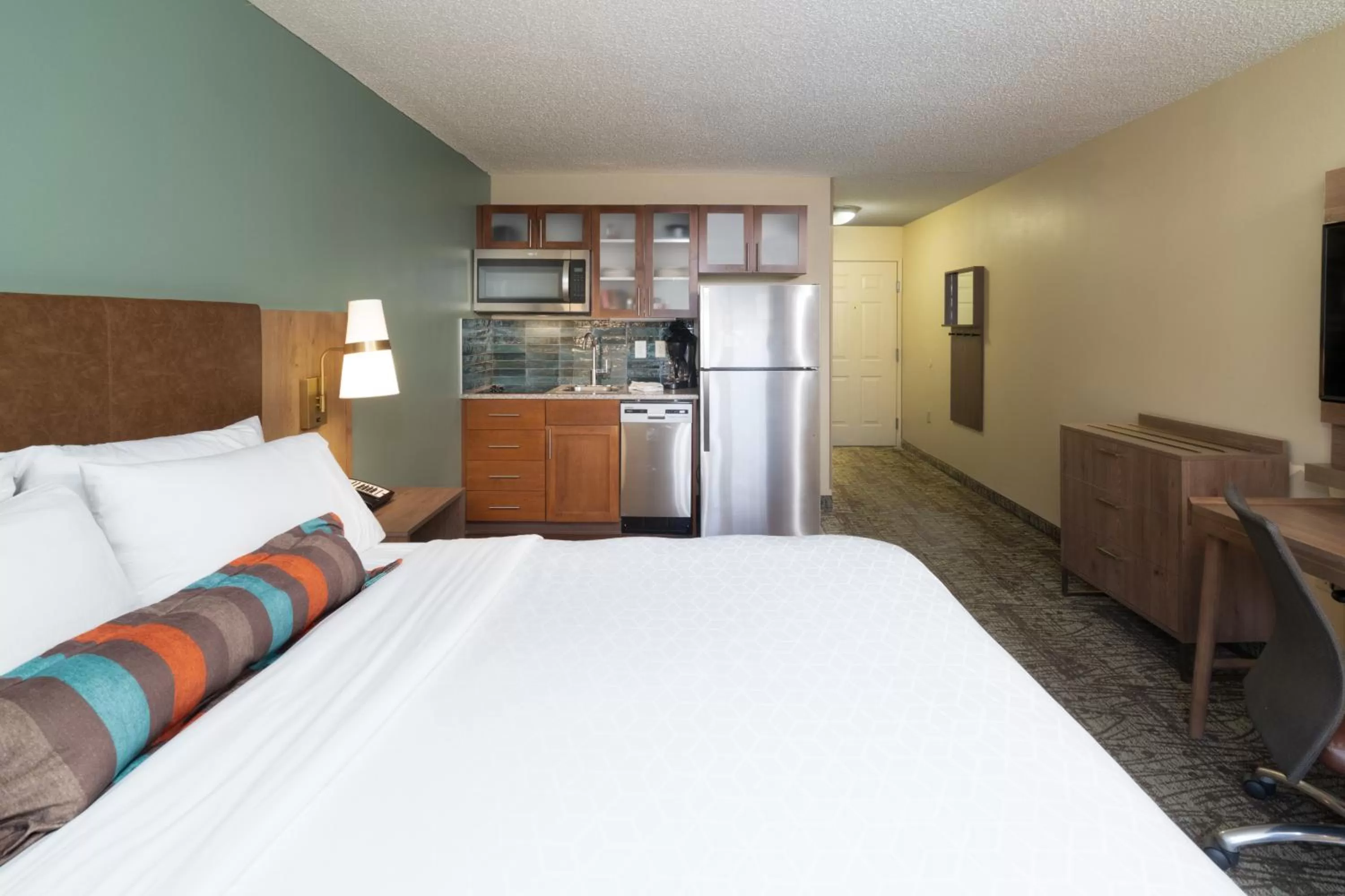 Queen Studio Suite - Communication Accessible in Staybridge Suites Memphis-Poplar Ave East by IHG