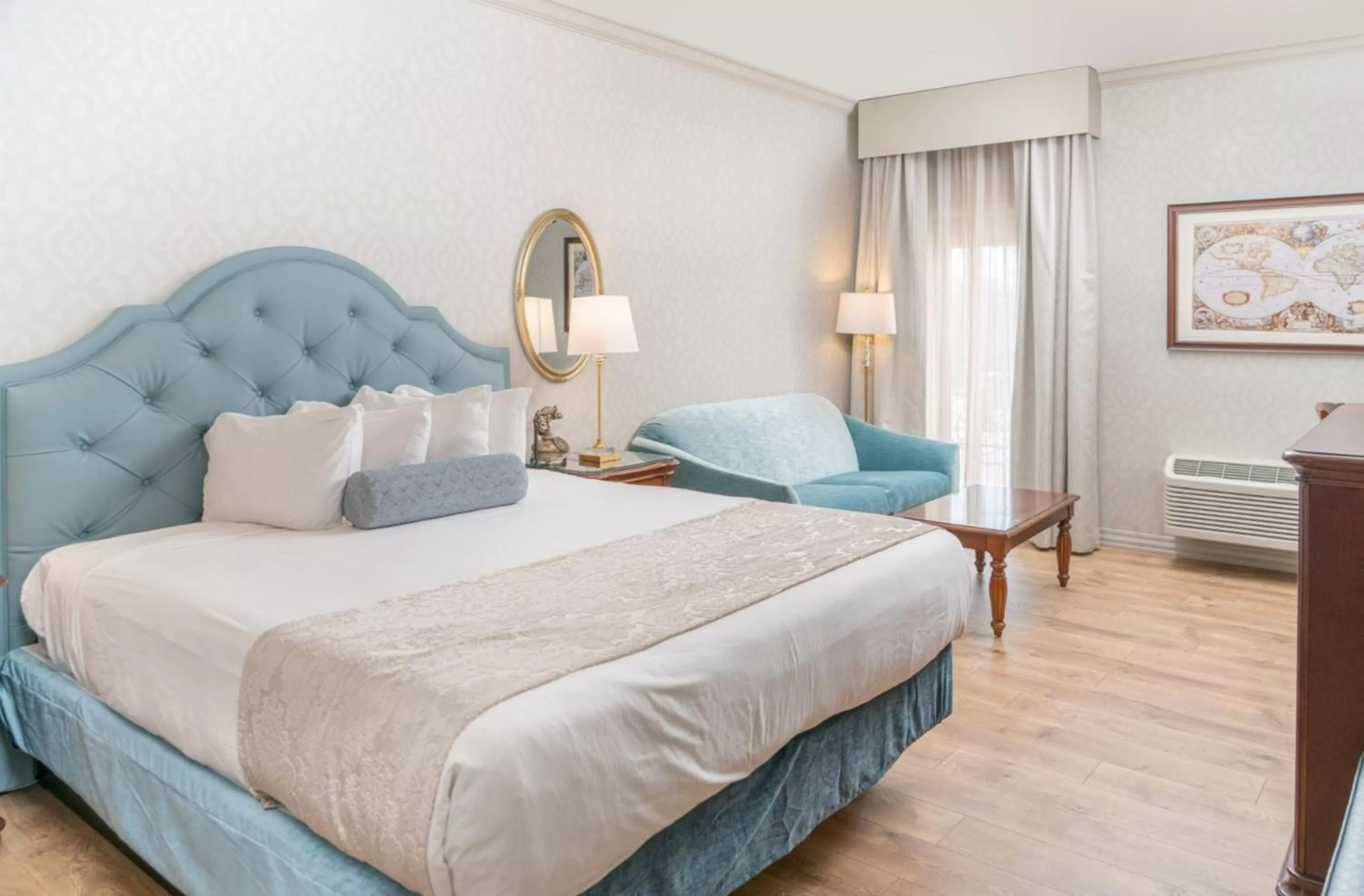 Triple Room in Fulton Steamboat Inn