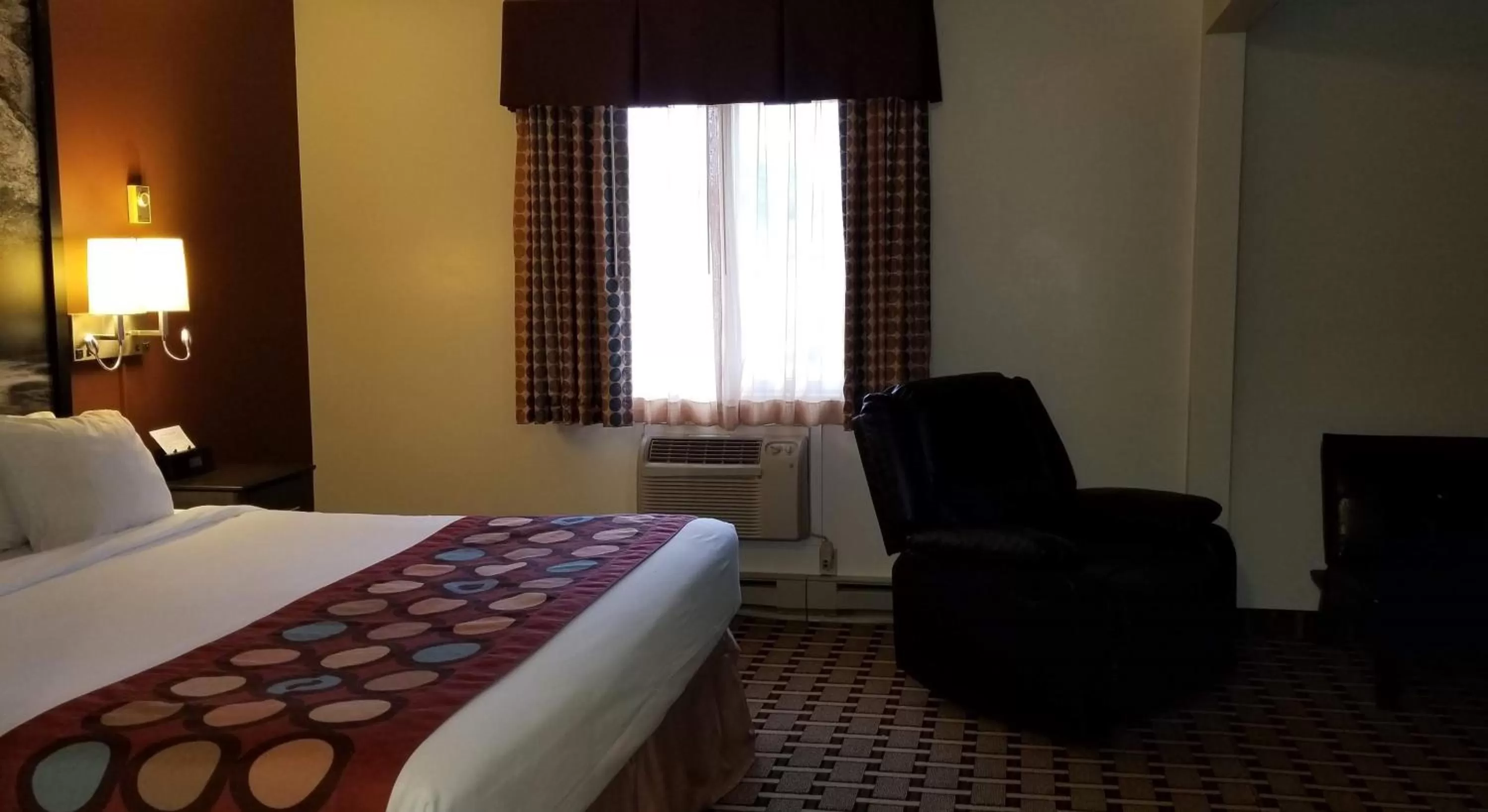 King Studio Suite - Non-Smoking in Super 8 by Wyndham Ashland